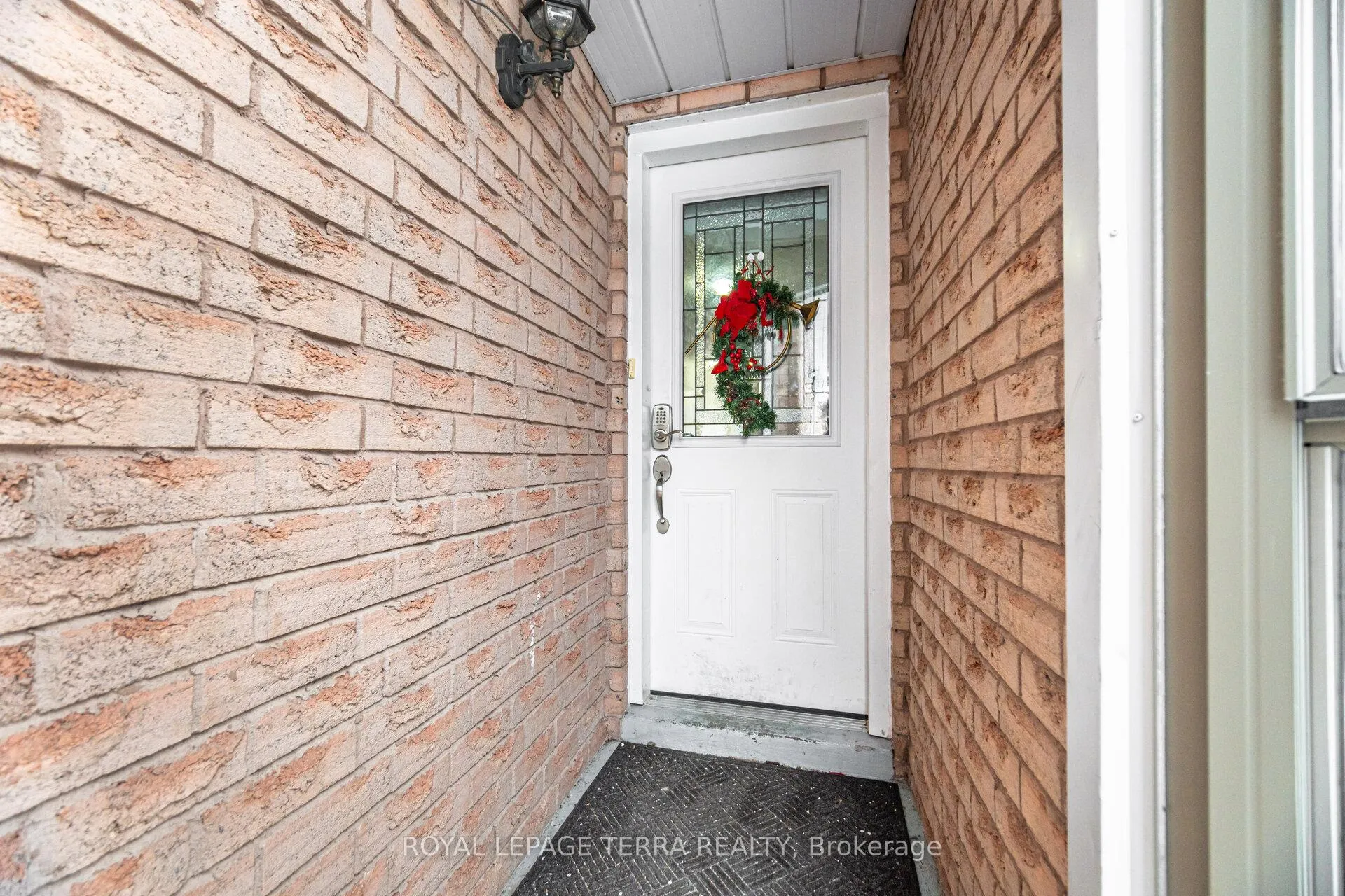 Photo 6 of 44 Carruthers Crescent, Barrie, Grove East — HOMEH