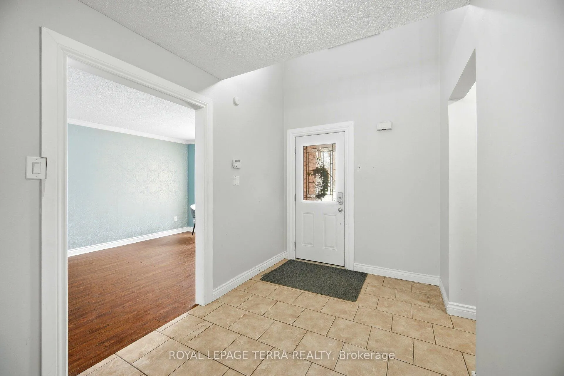 Photo 7 of 44 Carruthers Crescent, Barrie, Grove East — HOMEH