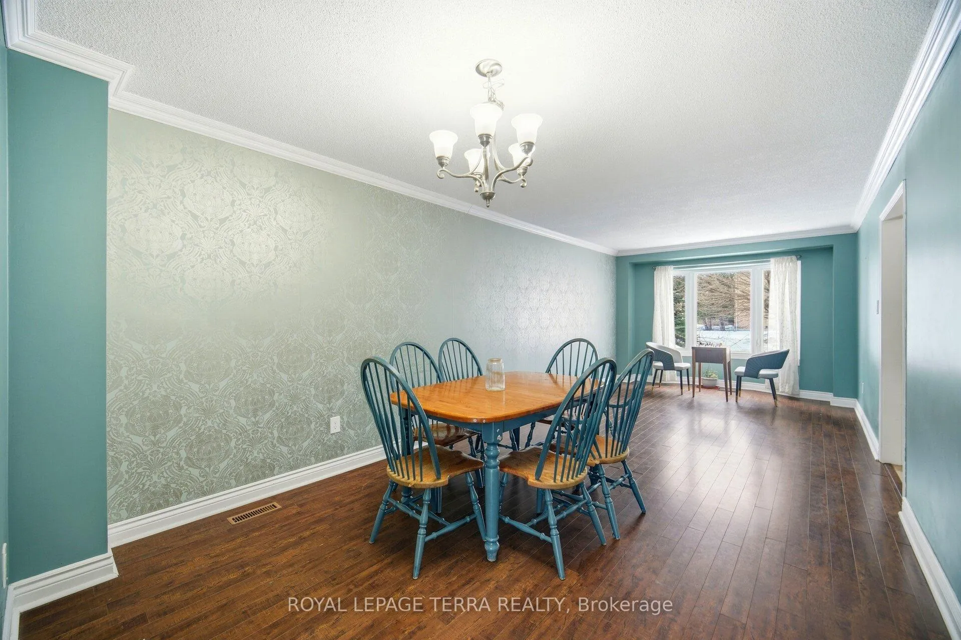 Photo 10 of 44 Carruthers Crescent, Barrie, Grove East — HOMEH