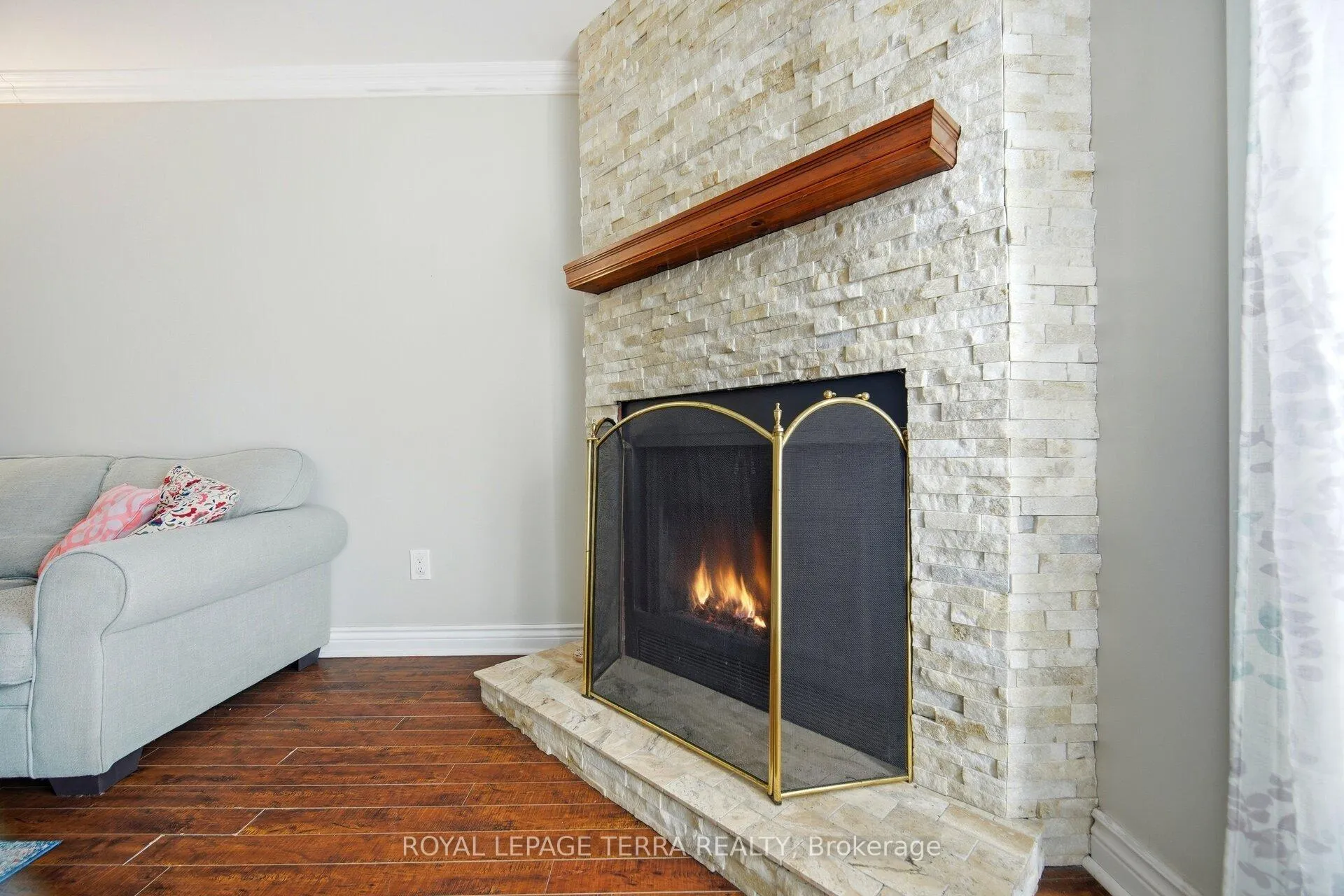 Photo 18 of 44 Carruthers Crescent, Barrie, Grove East — HOMEH