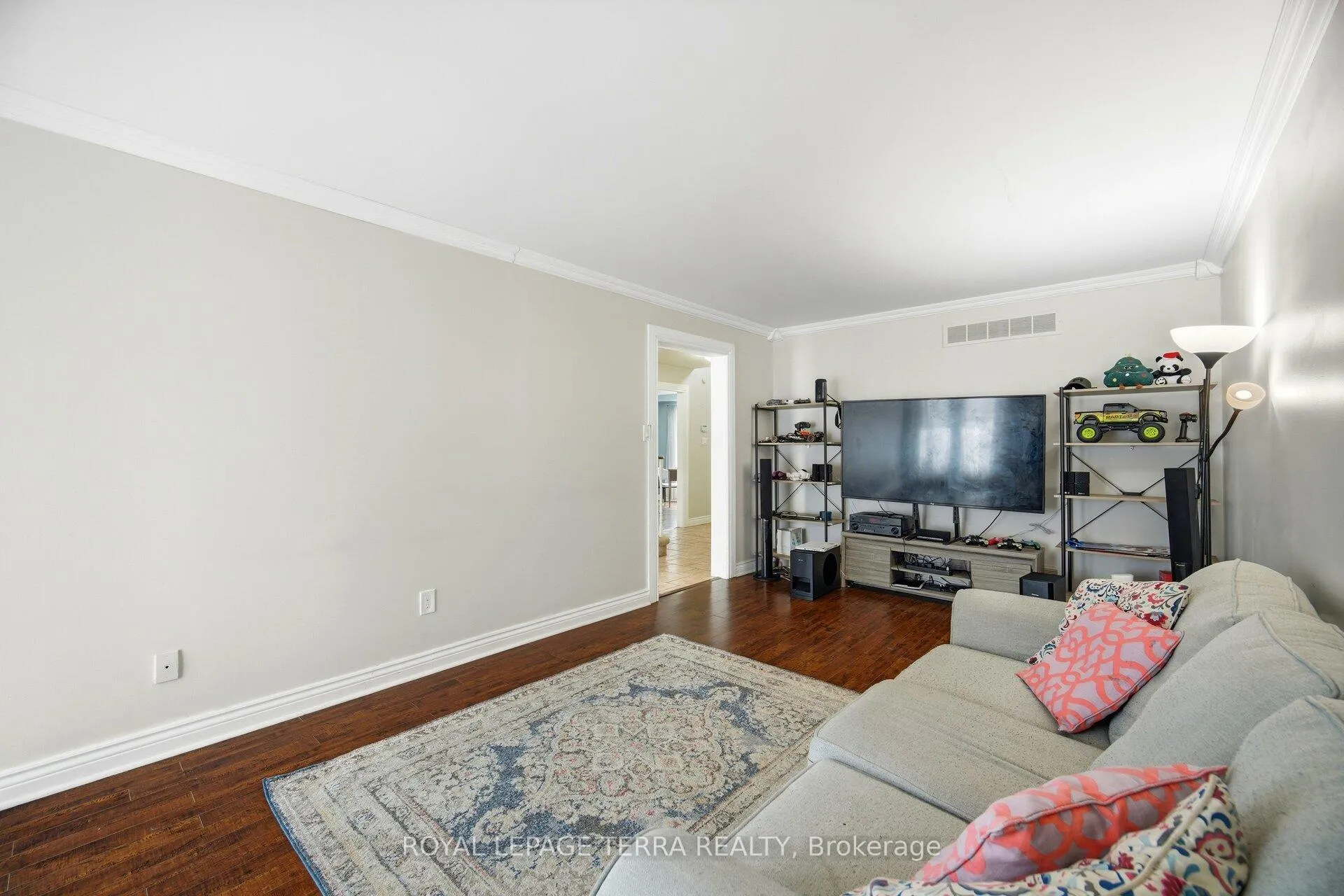 Photo 19 of 44 Carruthers Crescent, Barrie, Grove East — HOMEH