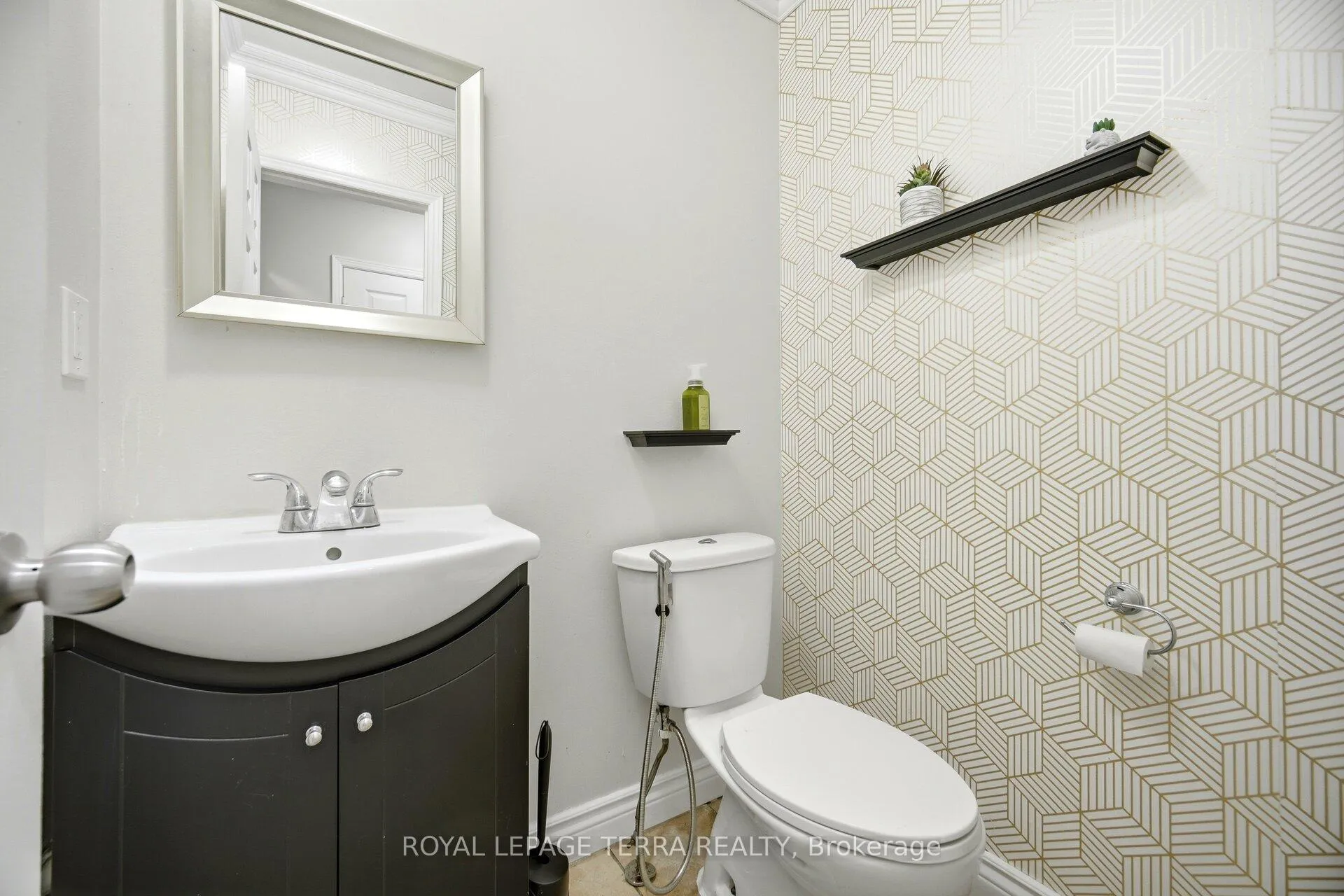 Photo 20 of 44 Carruthers Crescent, Barrie, Grove East — HOMEH