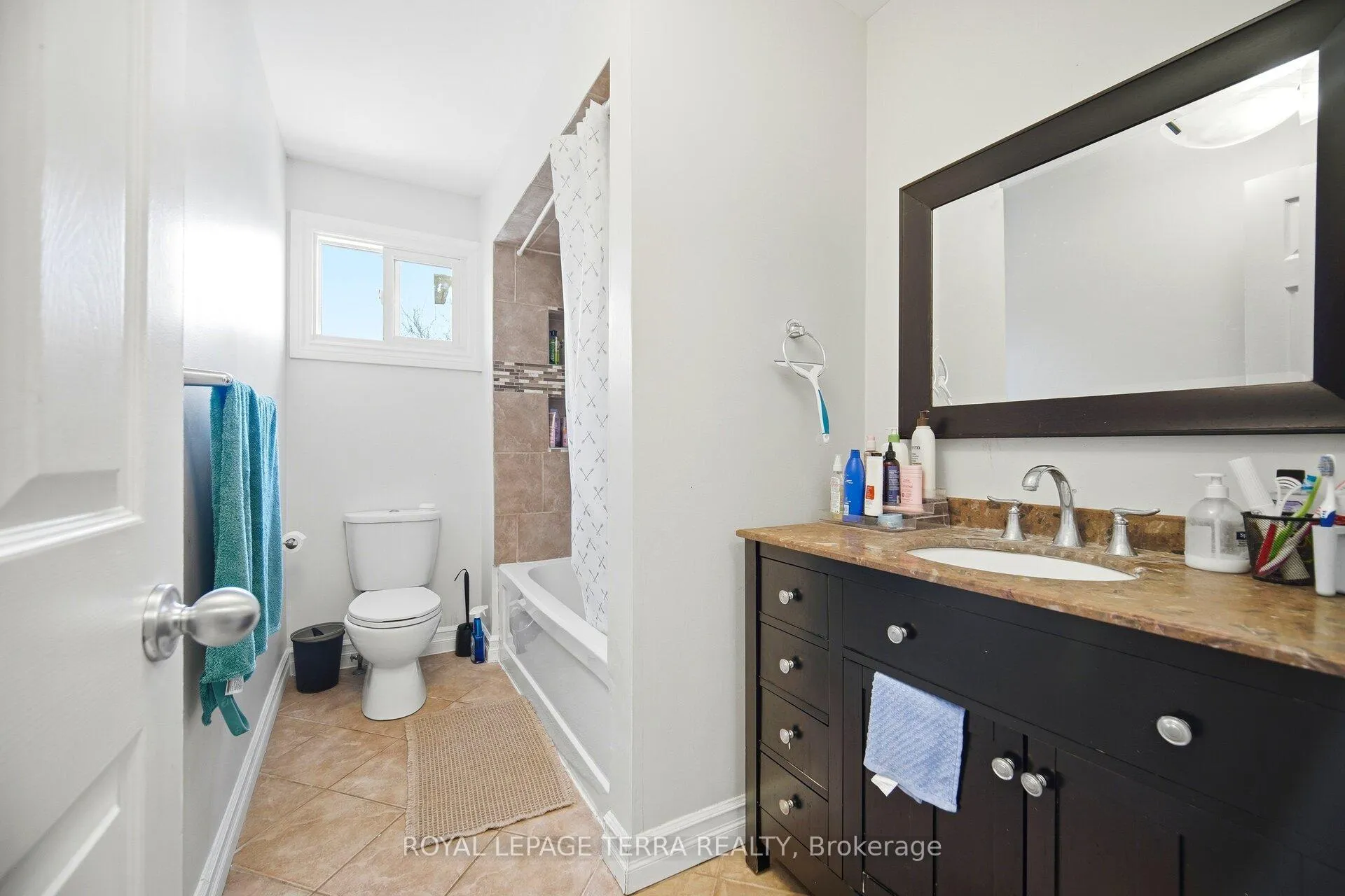 Photo 28 of 44 Carruthers Crescent, Barrie, Grove East — HOMEH