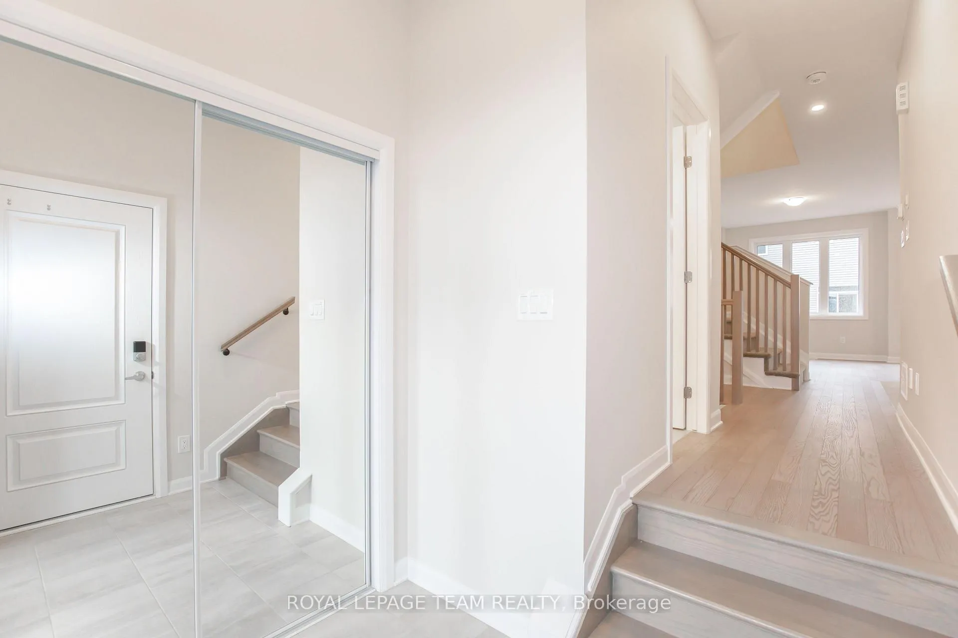 Photo 3 of 219 Invention Boulevard, Ottawa, Kanata - Morgan's Grant/South March — HOMEH