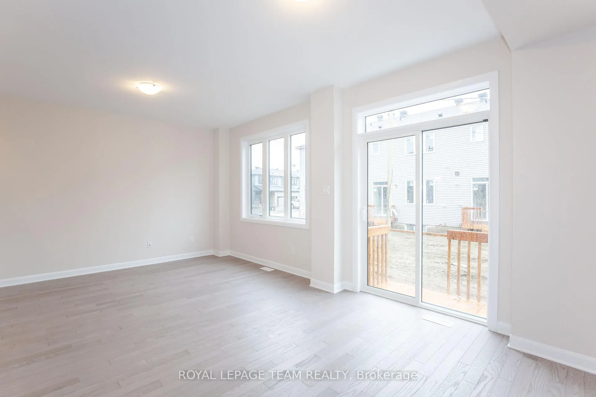 Photo 5 of 219 Invention Boulevard, Ottawa, Kanata - Morgan's Grant/South March — HOMEH