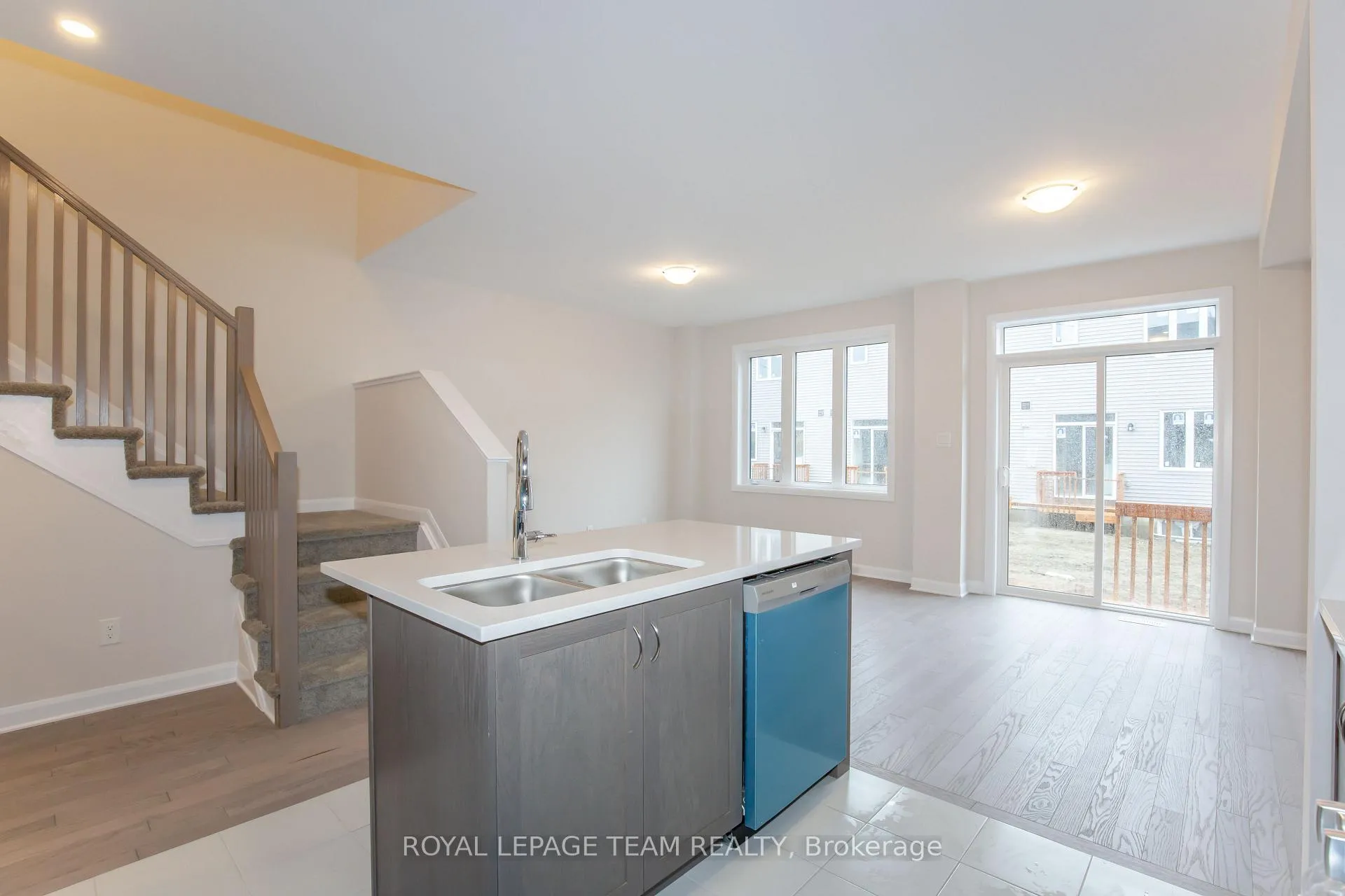 Photo 6 of 219 Invention Boulevard, Ottawa, Kanata - Morgan's Grant/South March — HOMEH