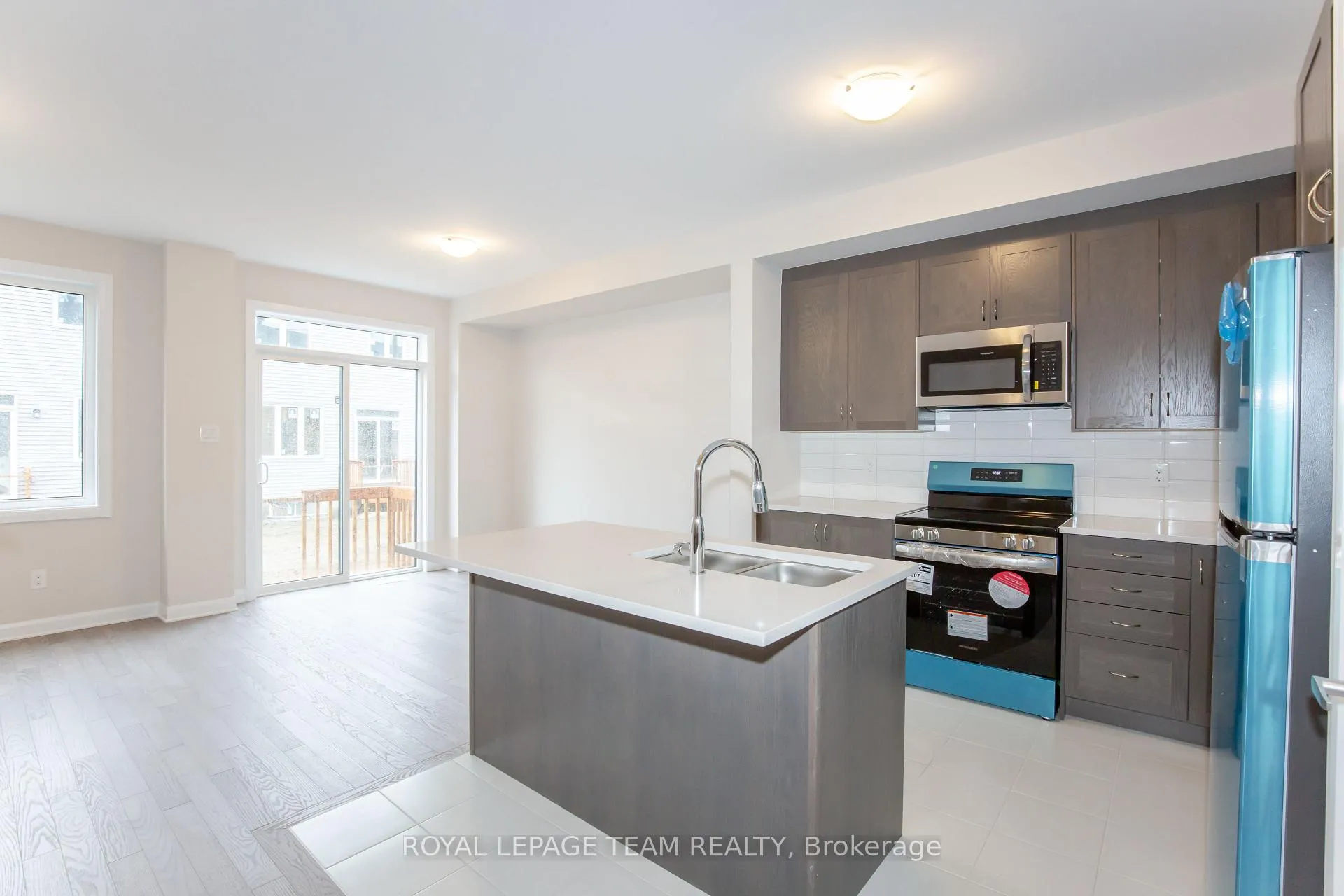 Photo 10 of 219 Invention Boulevard, Ottawa, Kanata - Morgan's Grant/South March — HOMEH