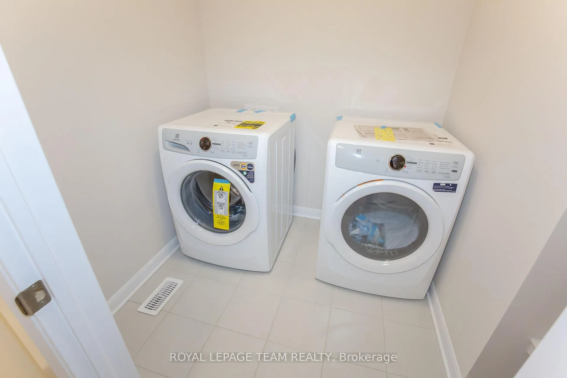 Photo 21 of 219 Invention Boulevard, Ottawa, Kanata - Morgan's Grant/South March — HOMEH