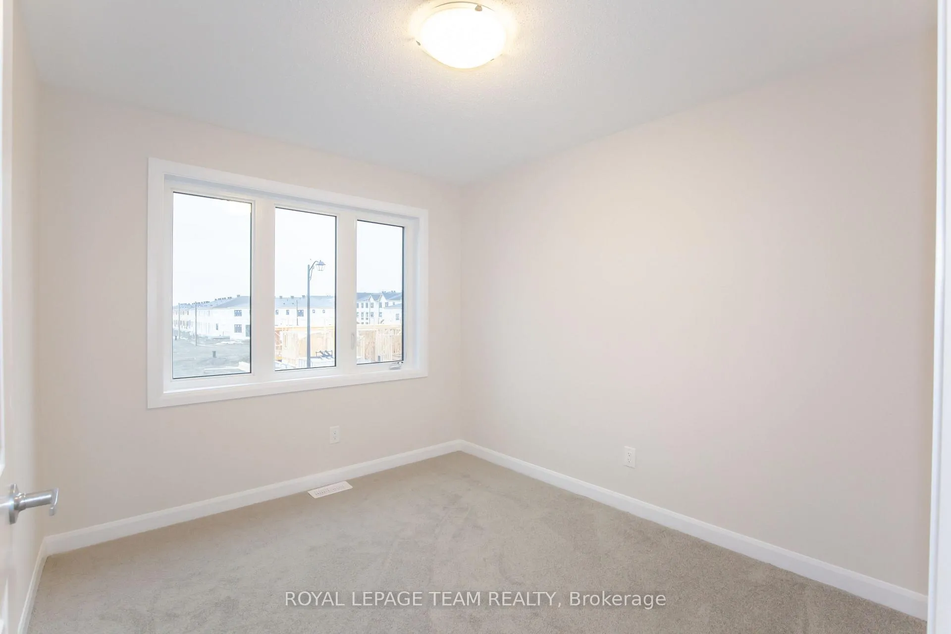 Photo 25 of 219 Invention Boulevard, Ottawa, Kanata - Morgan's Grant/South March — HOMEH