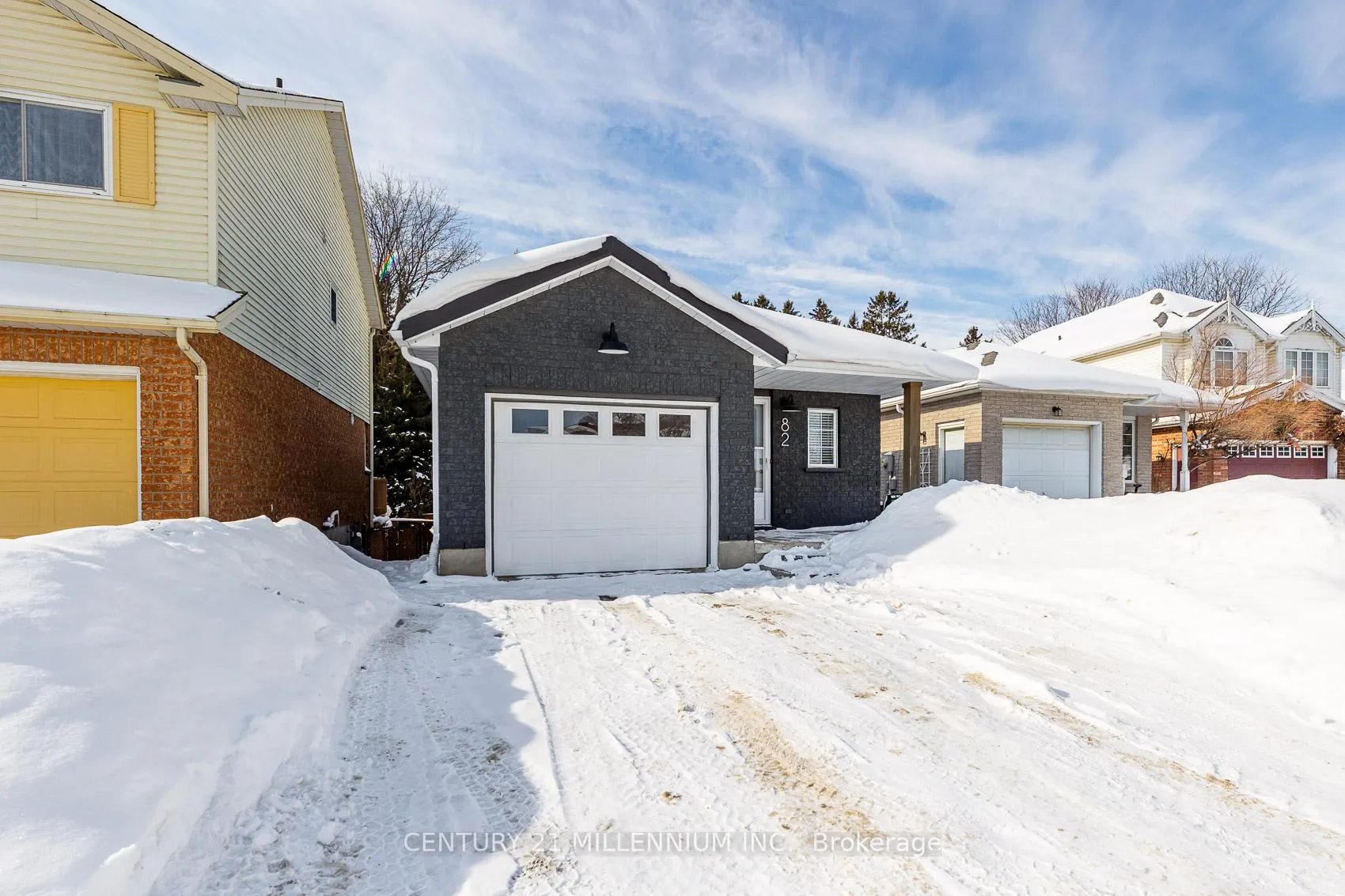 Photo 2 of 82 Orchid Crescent, Kitchener — HOMEH