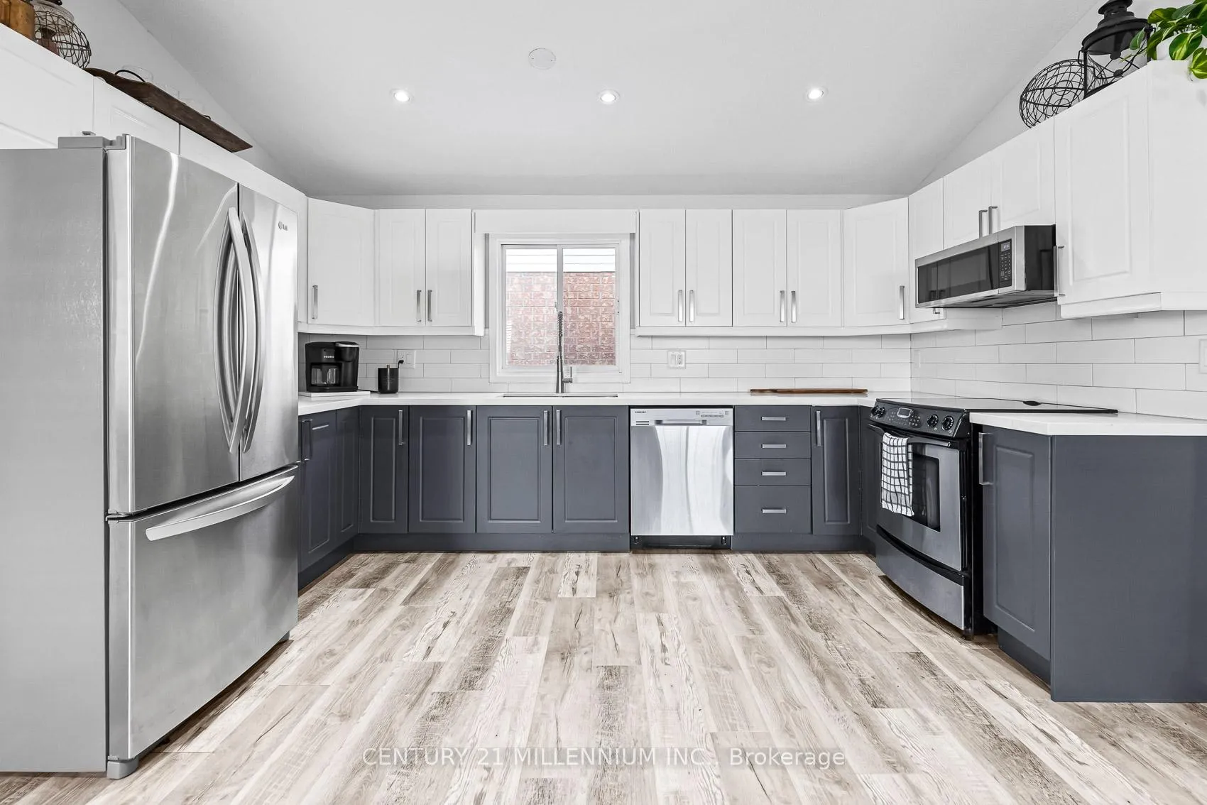 Photo 10 of 82 Orchid Crescent, Kitchener — HOMEH