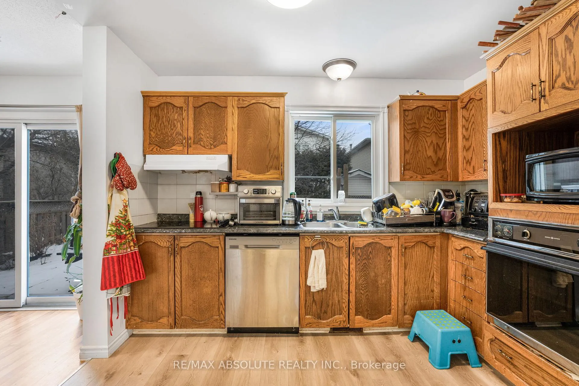 Photo 5 of 677 Mathieu Way, Ottawa, Fallingbrook/Pineridge — HOMEH