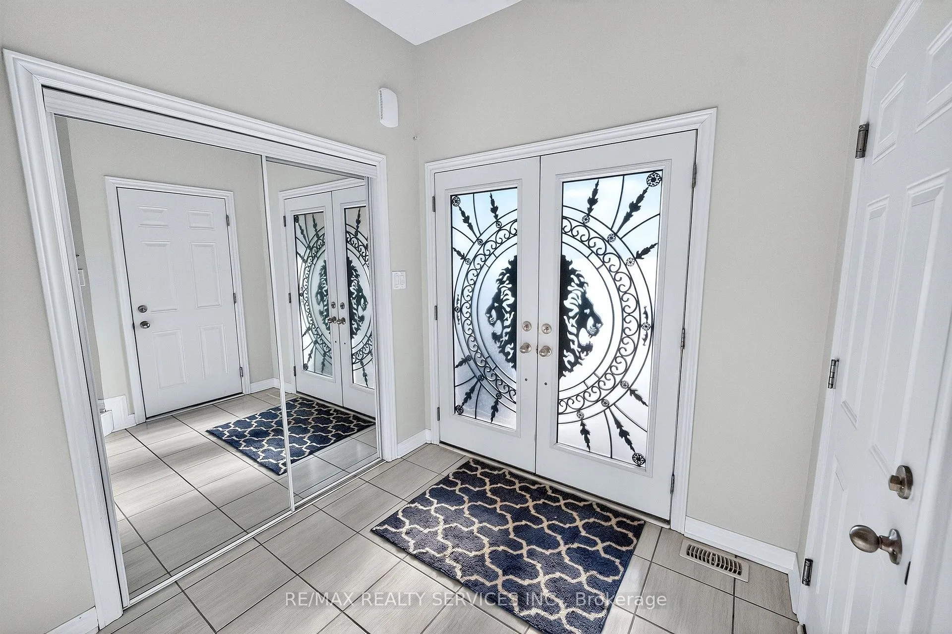 Photo 5 of 57 Sharplin Drive, Ajax, South East — HOMEH