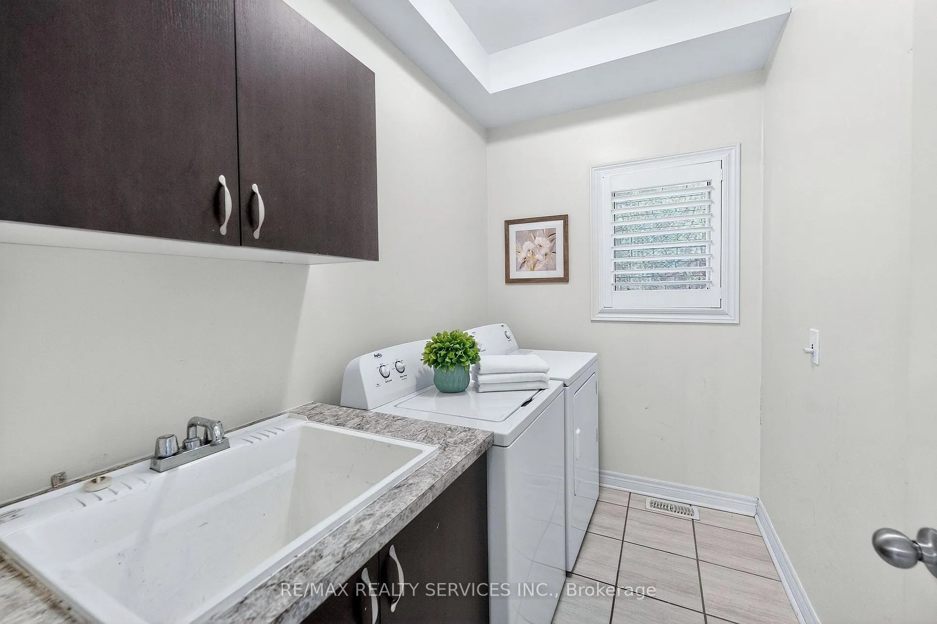 Photo 22 of 57 Sharplin Drive, Ajax, South East — HOMEH