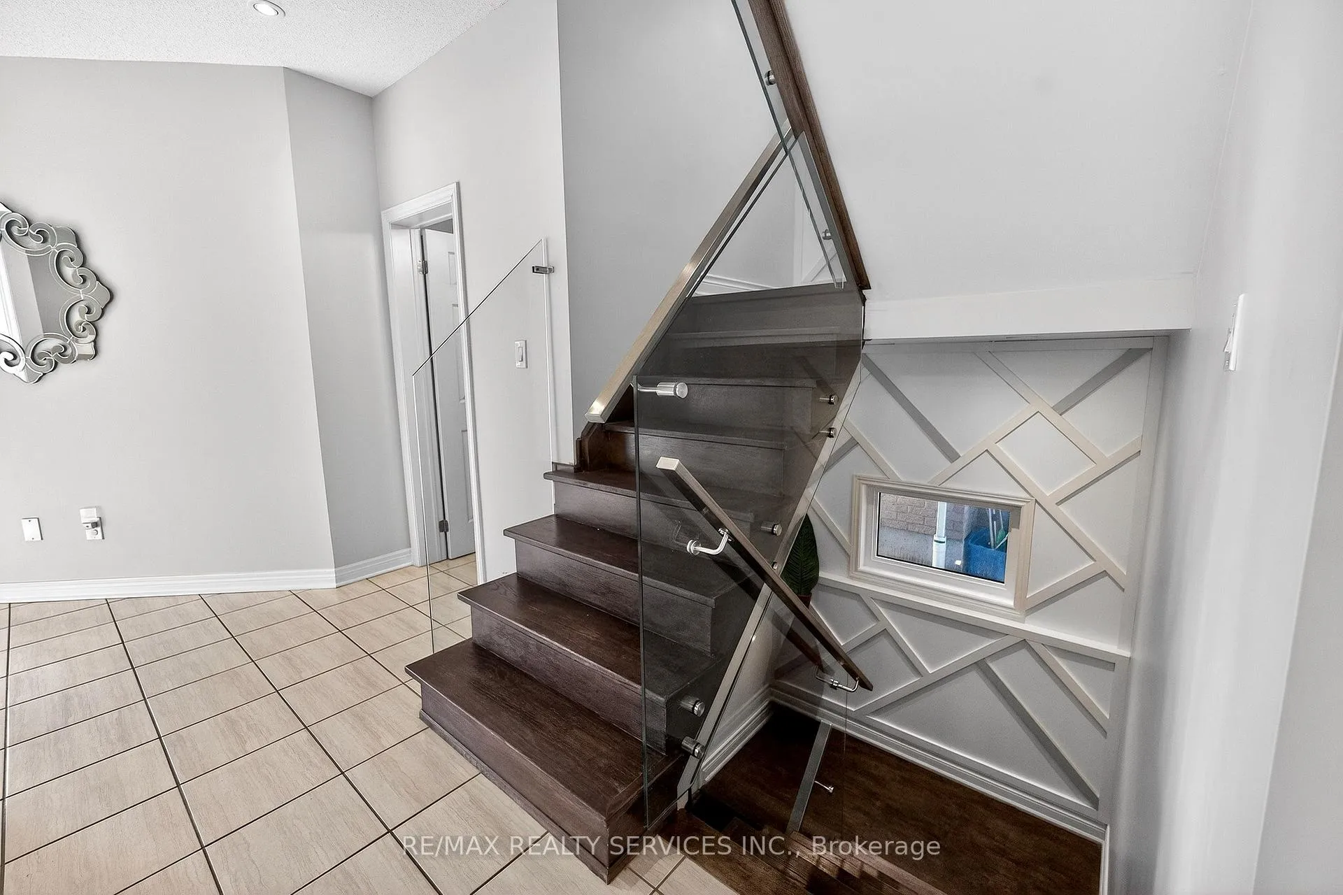Photo 24 of 57 Sharplin Drive, Ajax, South East — HOMEH
