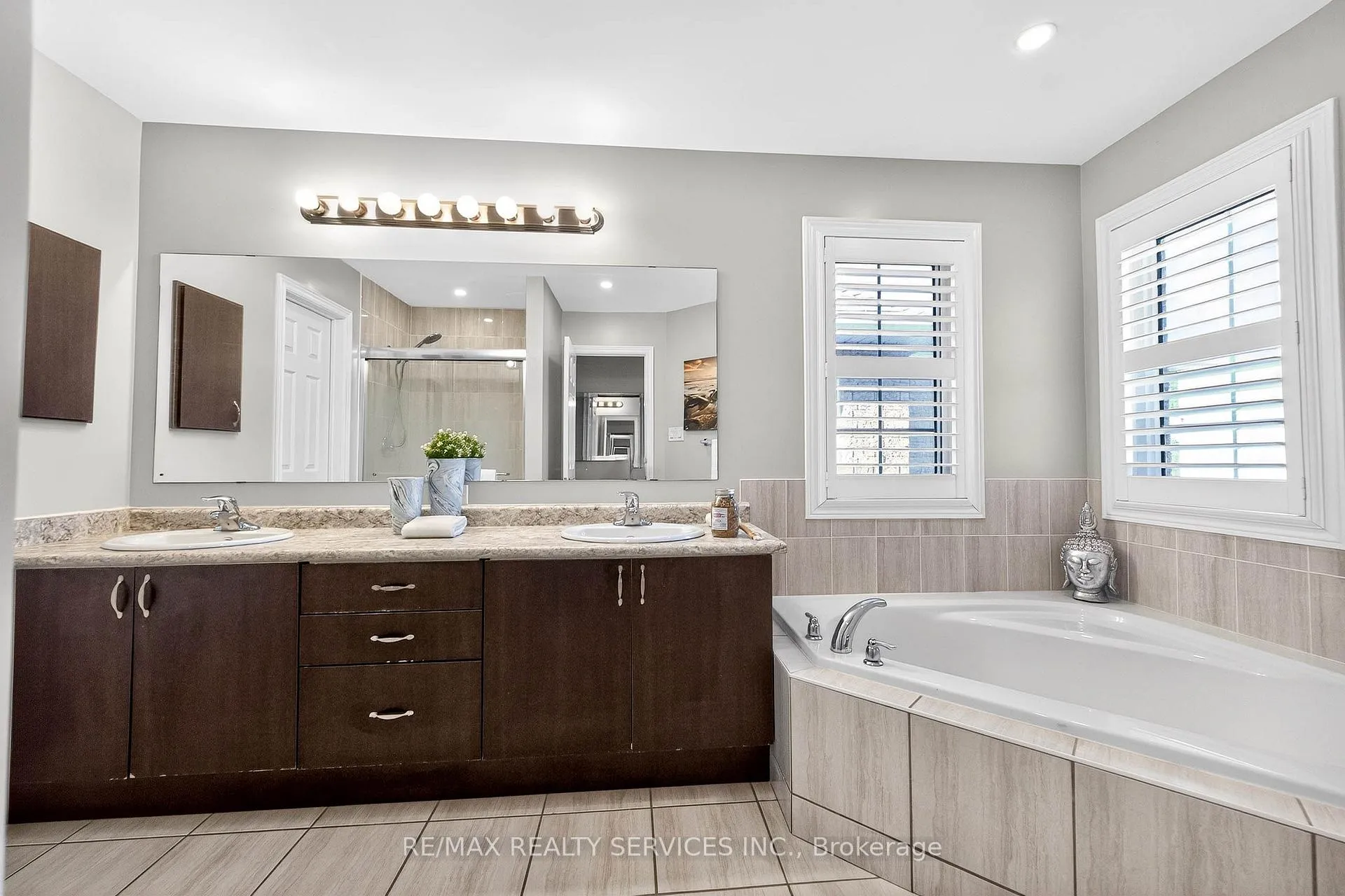 Photo 30 of 57 Sharplin Drive, Ajax, South East — HOMEH