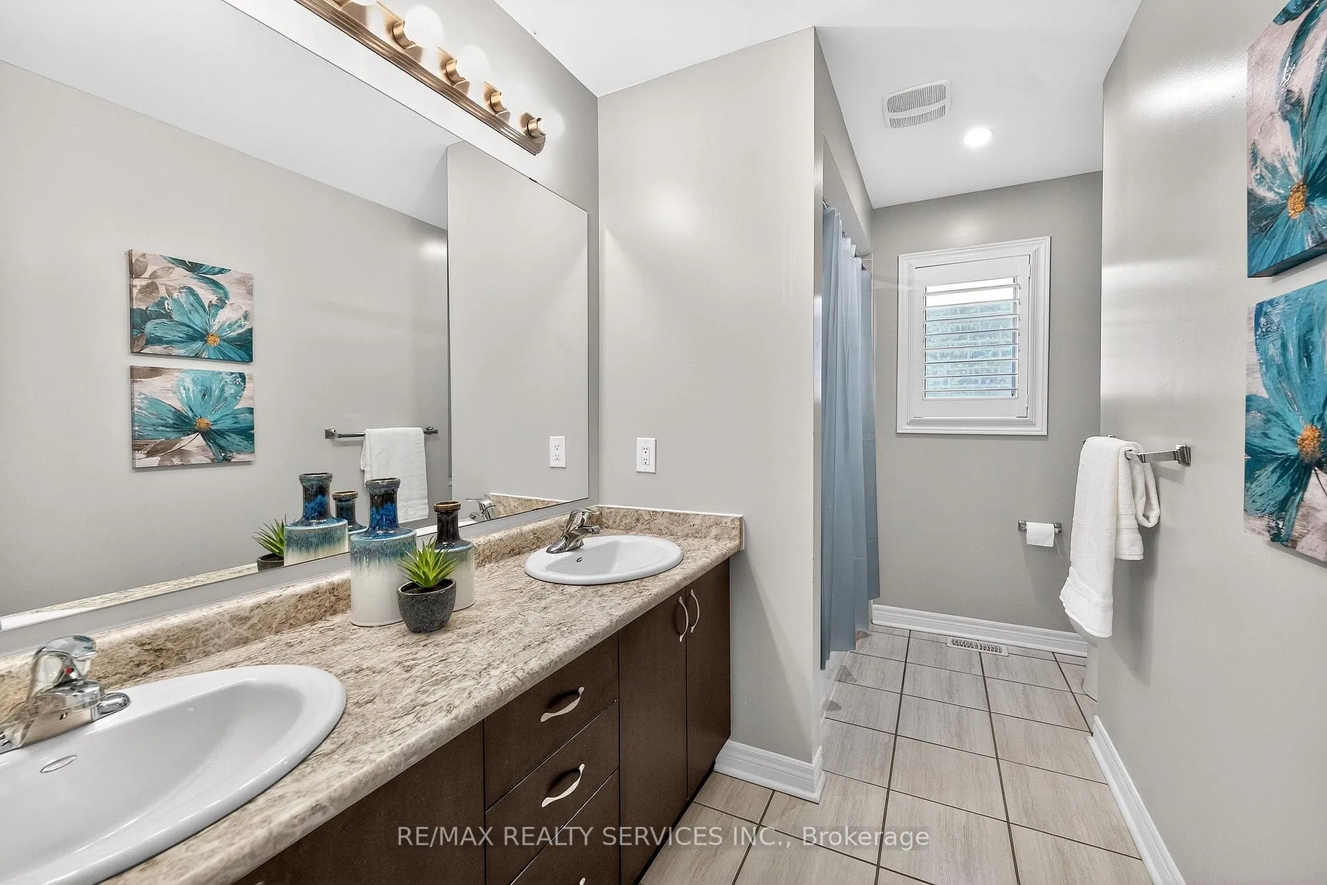 Photo 39 of 57 Sharplin Drive, Ajax, South East — HOMEH
