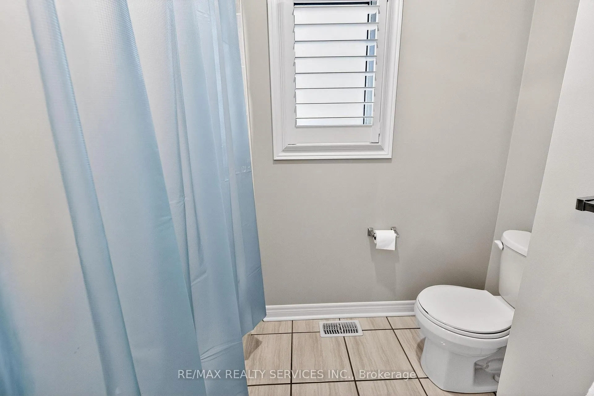 Photo 40 of 57 Sharplin Drive, Ajax, South East — HOMEH