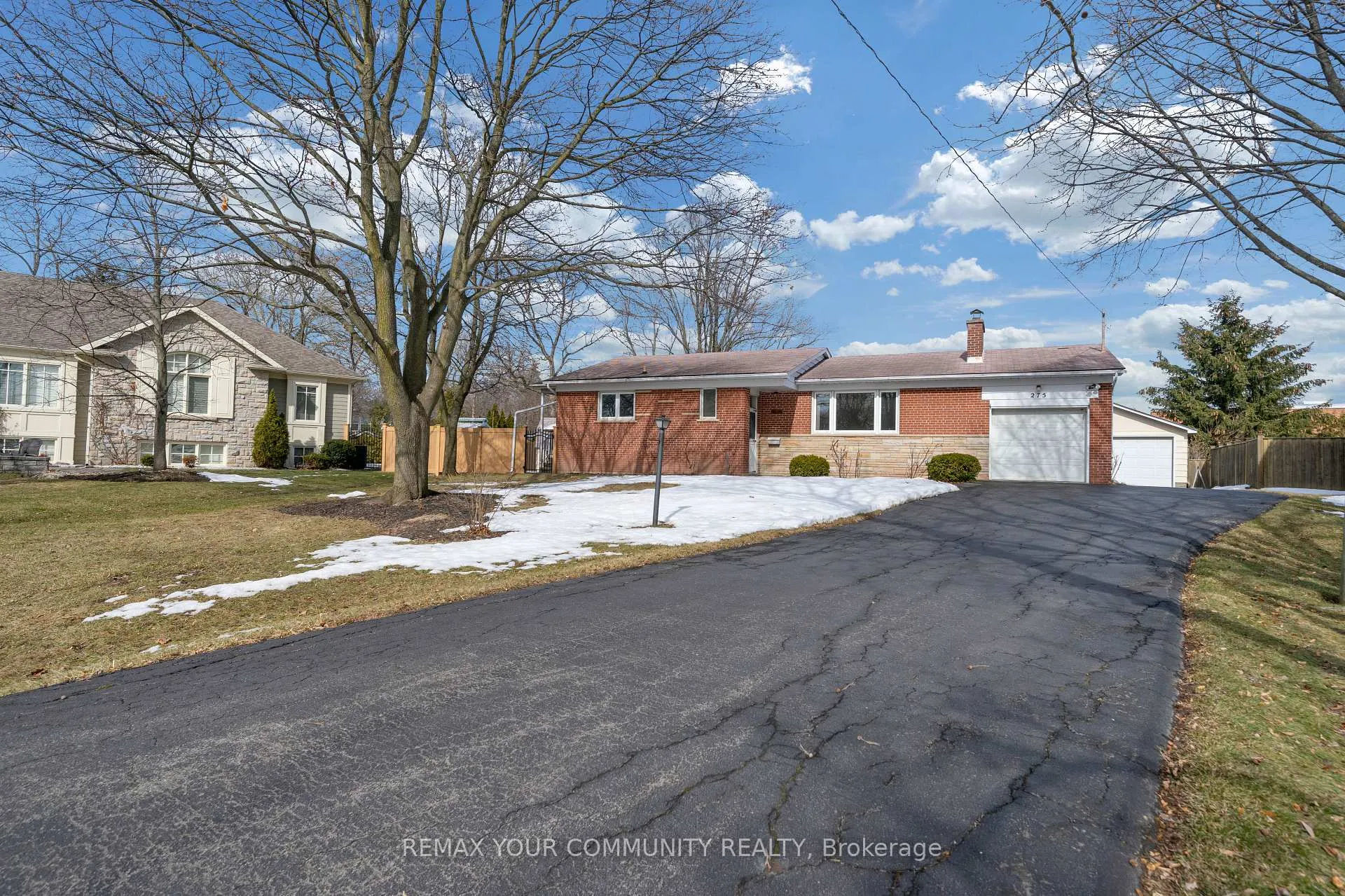 Front of 275 Tweedsdale Crescent