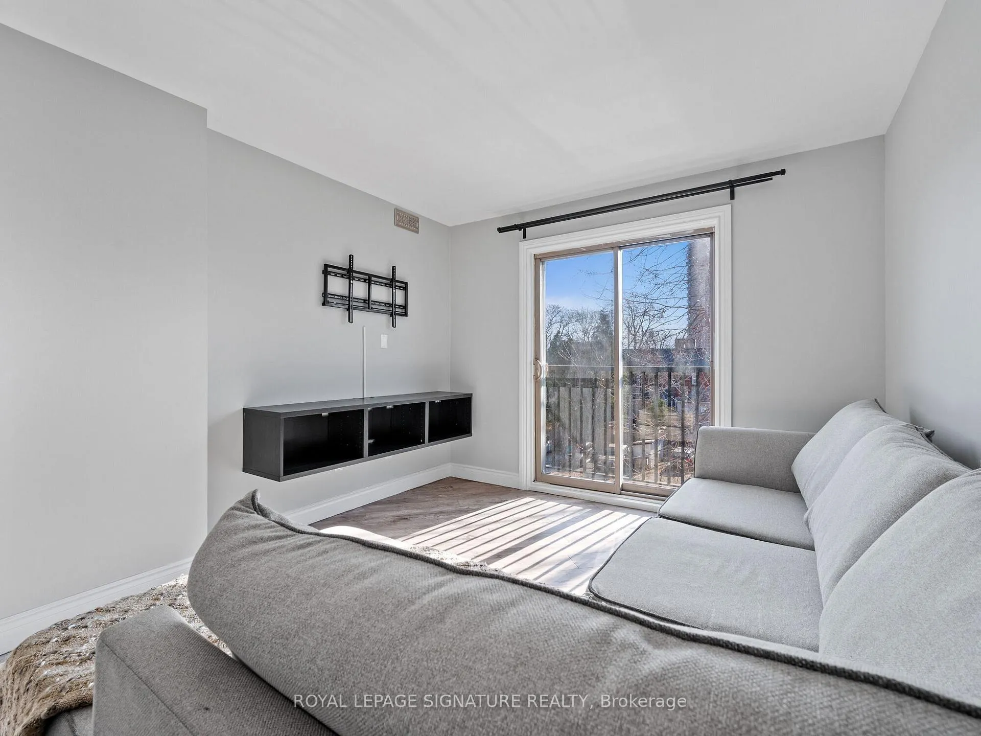 Photo 10 of Unit 312, 28 Victoria Avenue N, Hamilton, Beasley — HOMEH