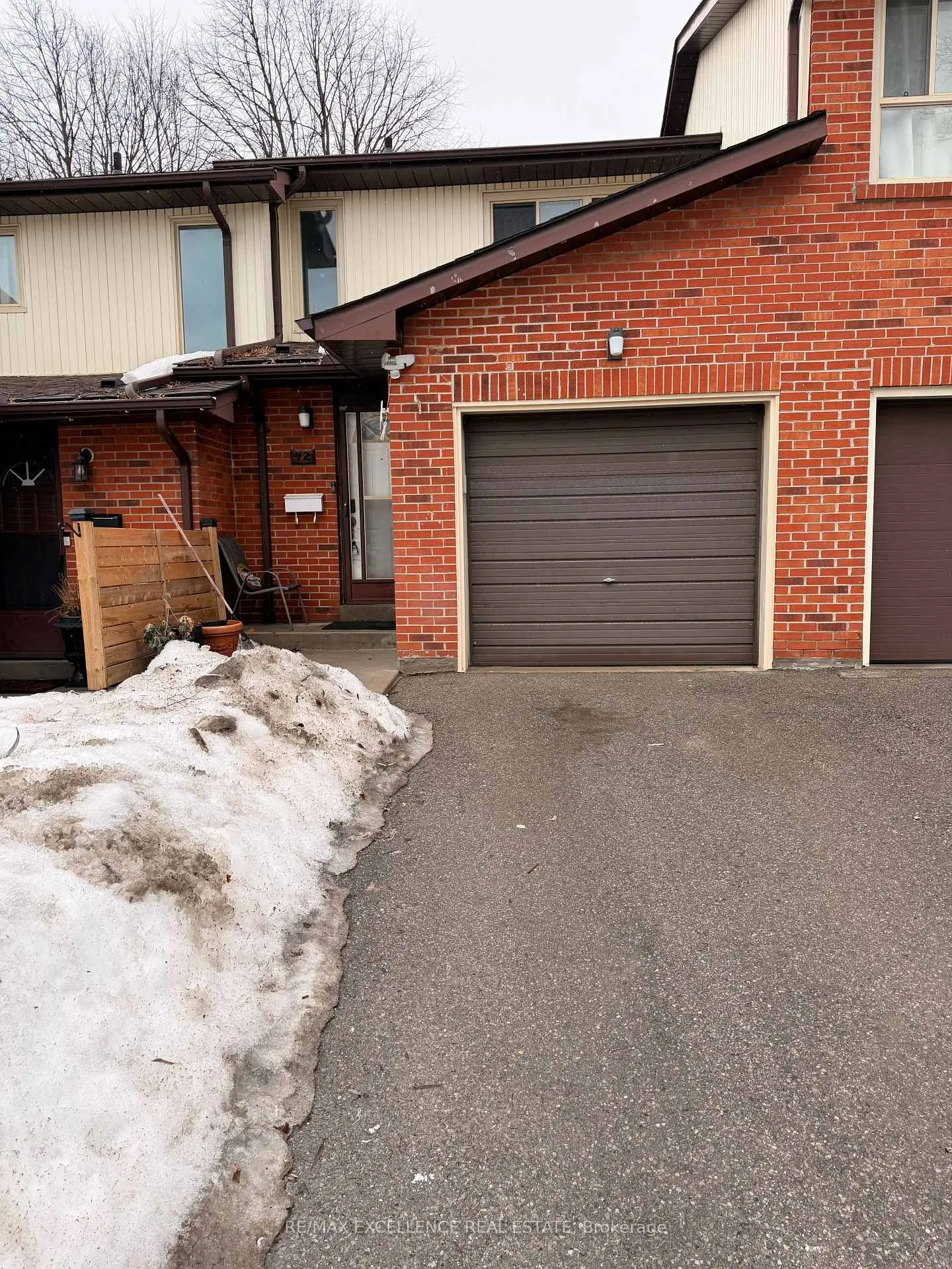 Photo 2 of Unit 42, 42 Foster Crescent, Brampton, Brampton North — HOMEH