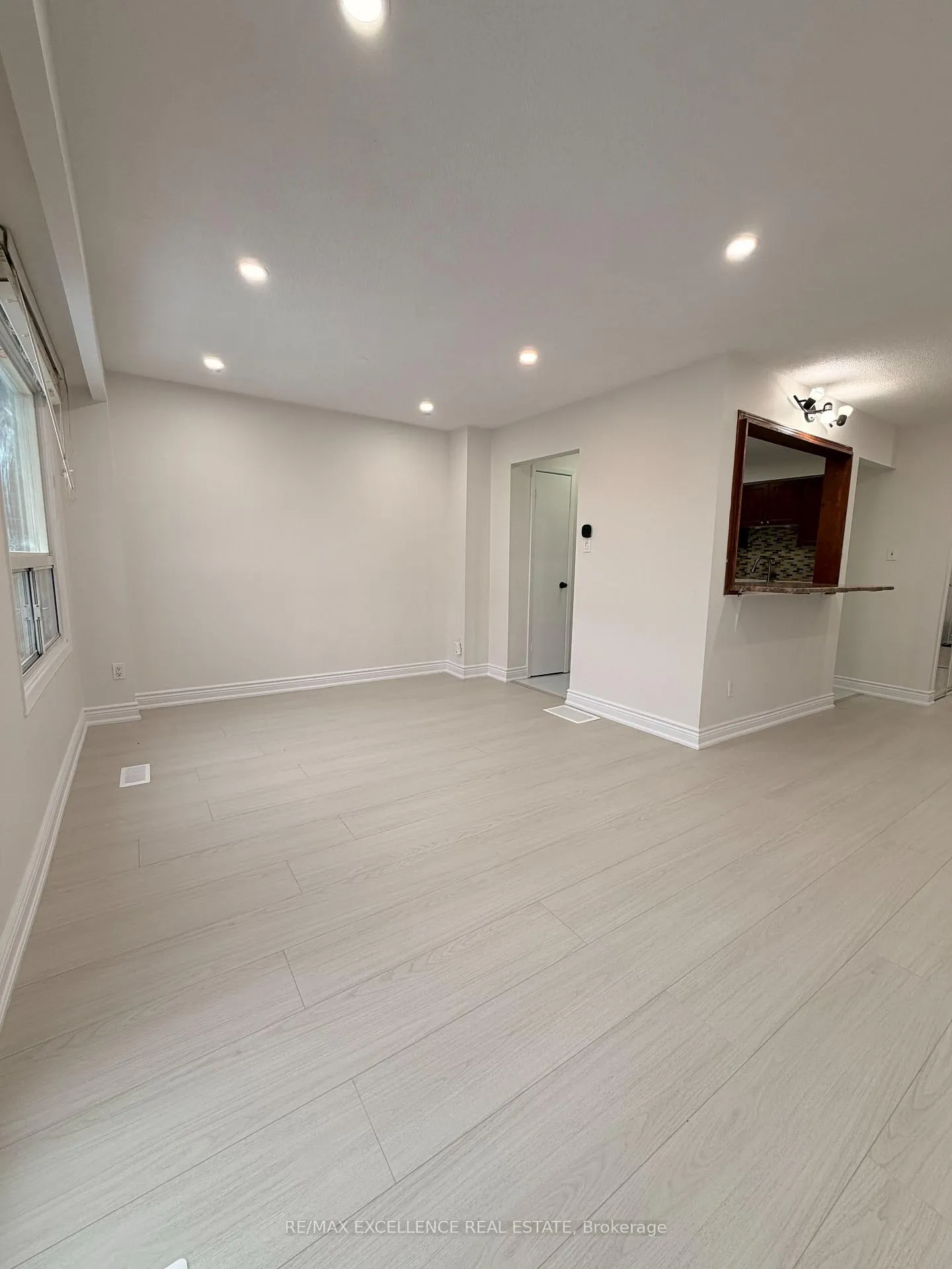 Photo 6 of Unit 42, 42 Foster Crescent, Brampton, Brampton North — HOMEH
