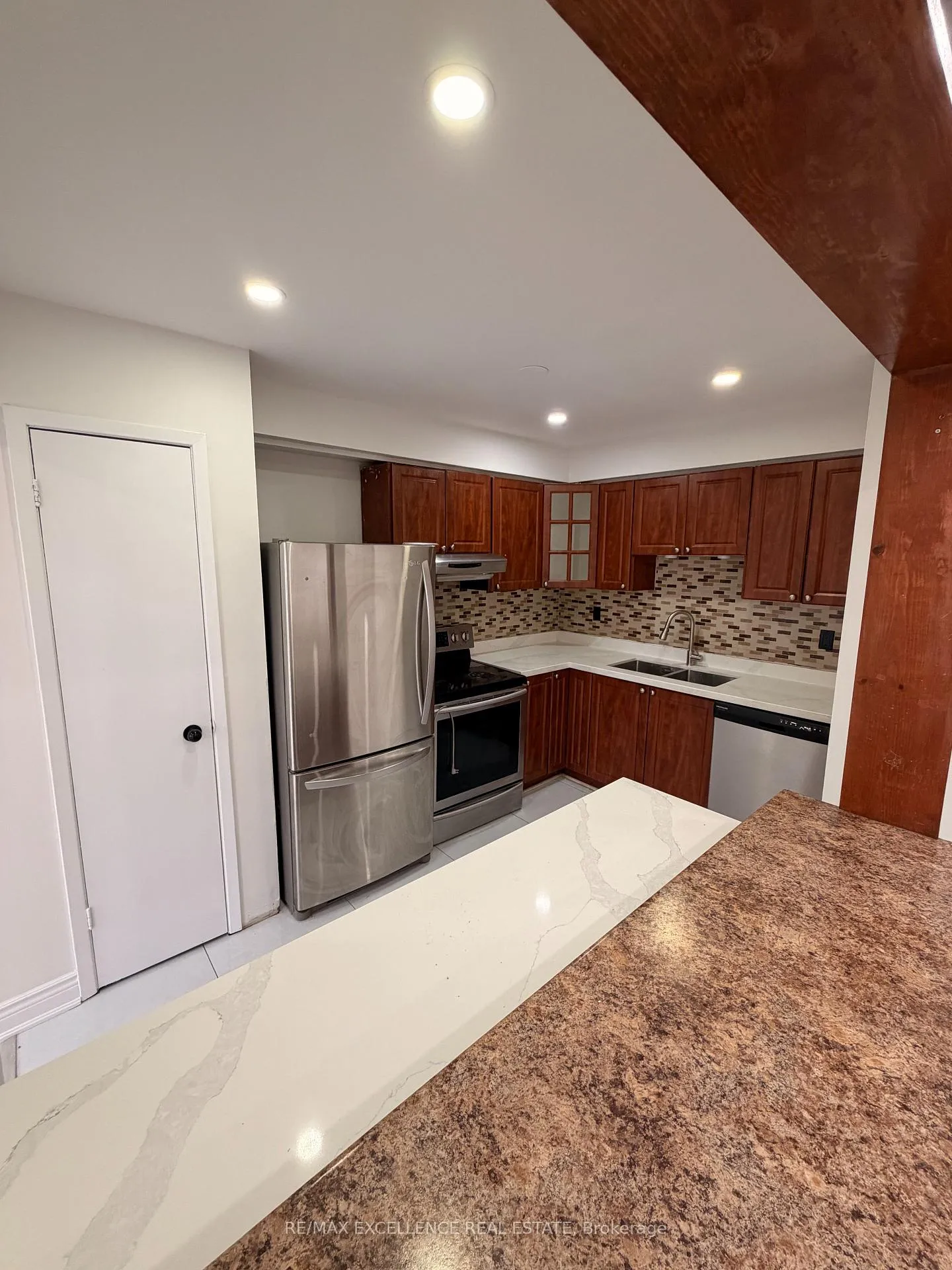 Photo 8 of Unit 42, 42 Foster Crescent, Brampton, Brampton North — HOMEH