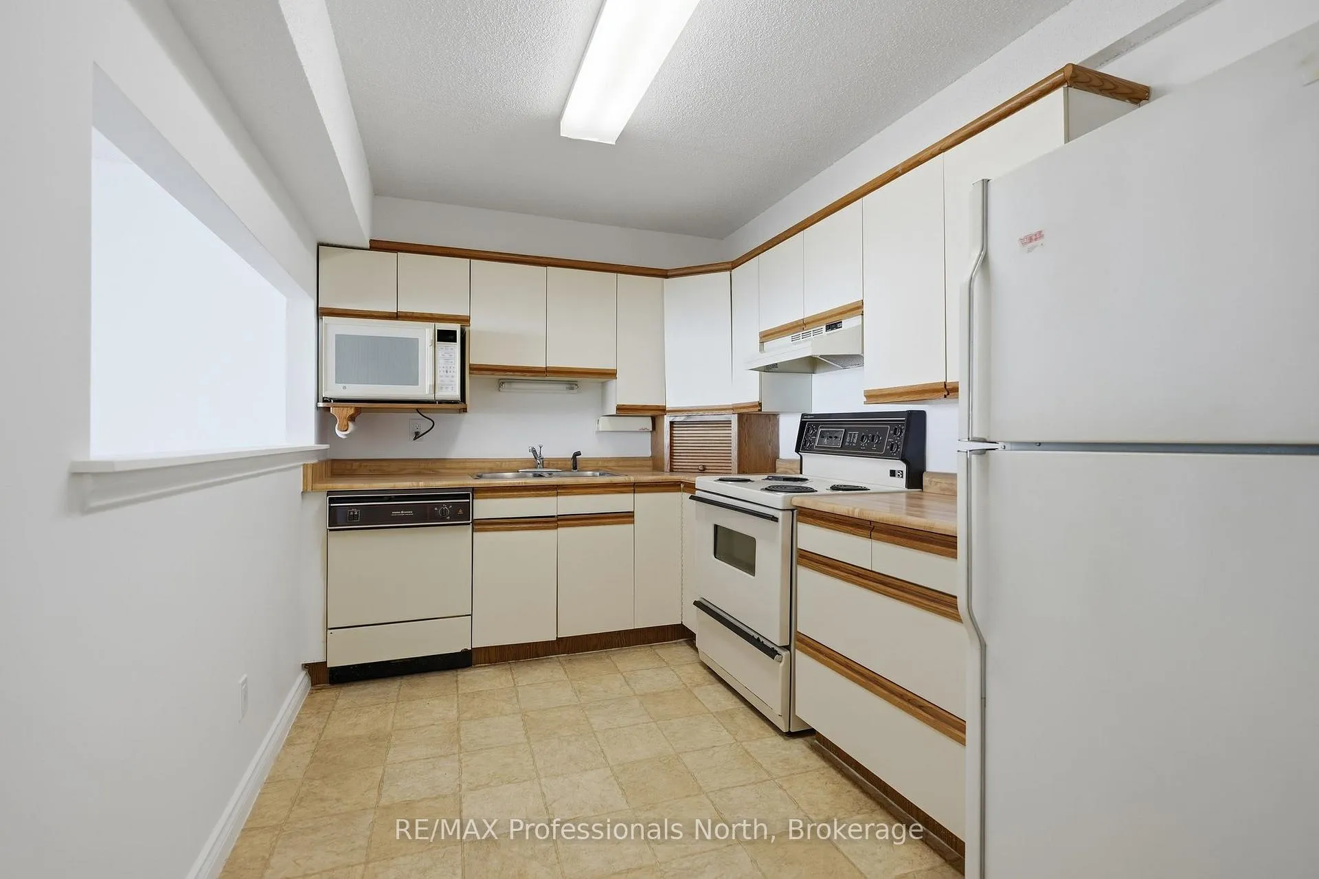 Photo 14 of Unit 105, 38 Monck Road, Bracebridge, Macaulay — HOMEH