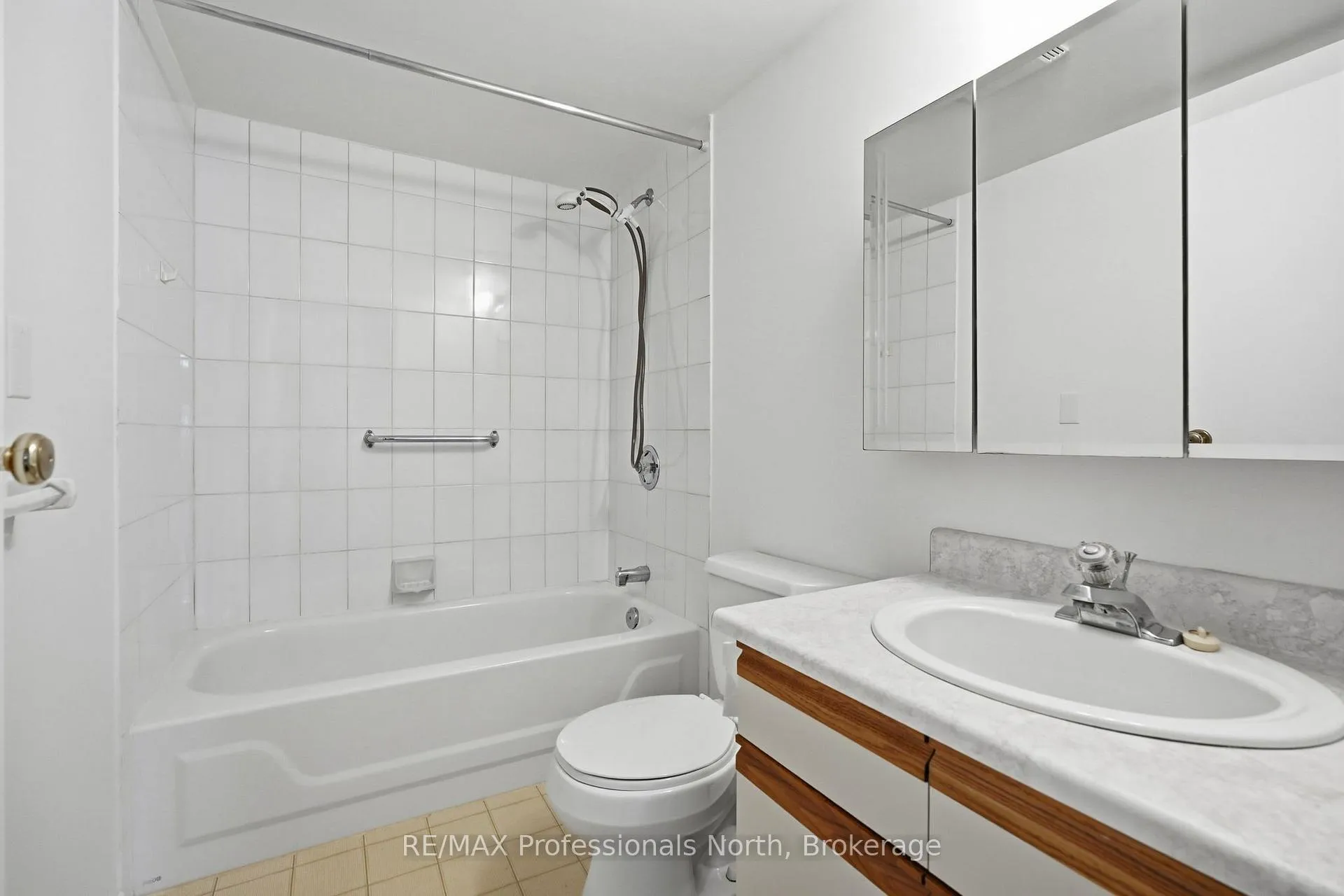 Photo 25 of Unit 105, 38 Monck Road, Bracebridge, Macaulay — HOMEH