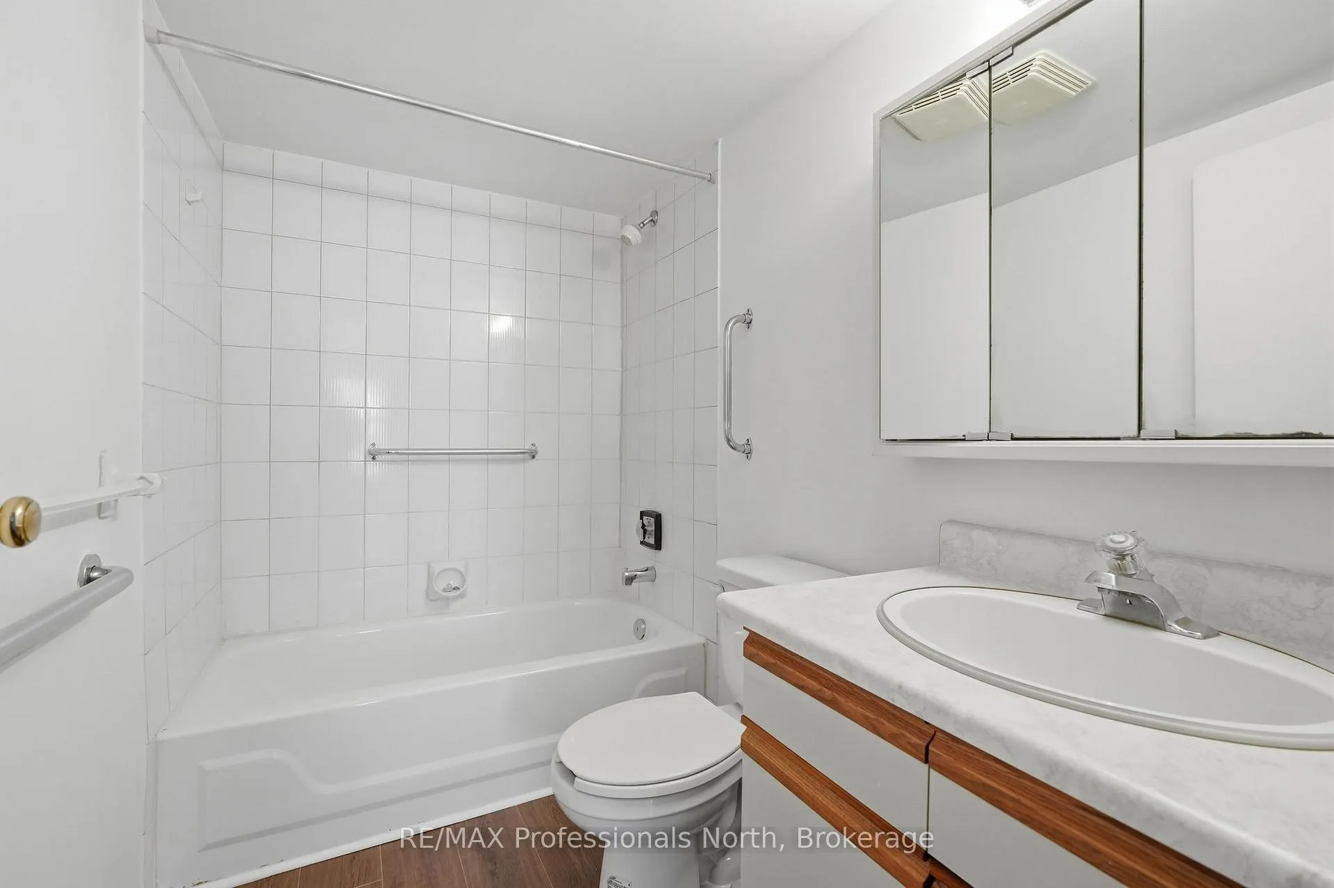 Photo 30 of Unit 105, 38 Monck Road, Bracebridge, Macaulay — HOMEH