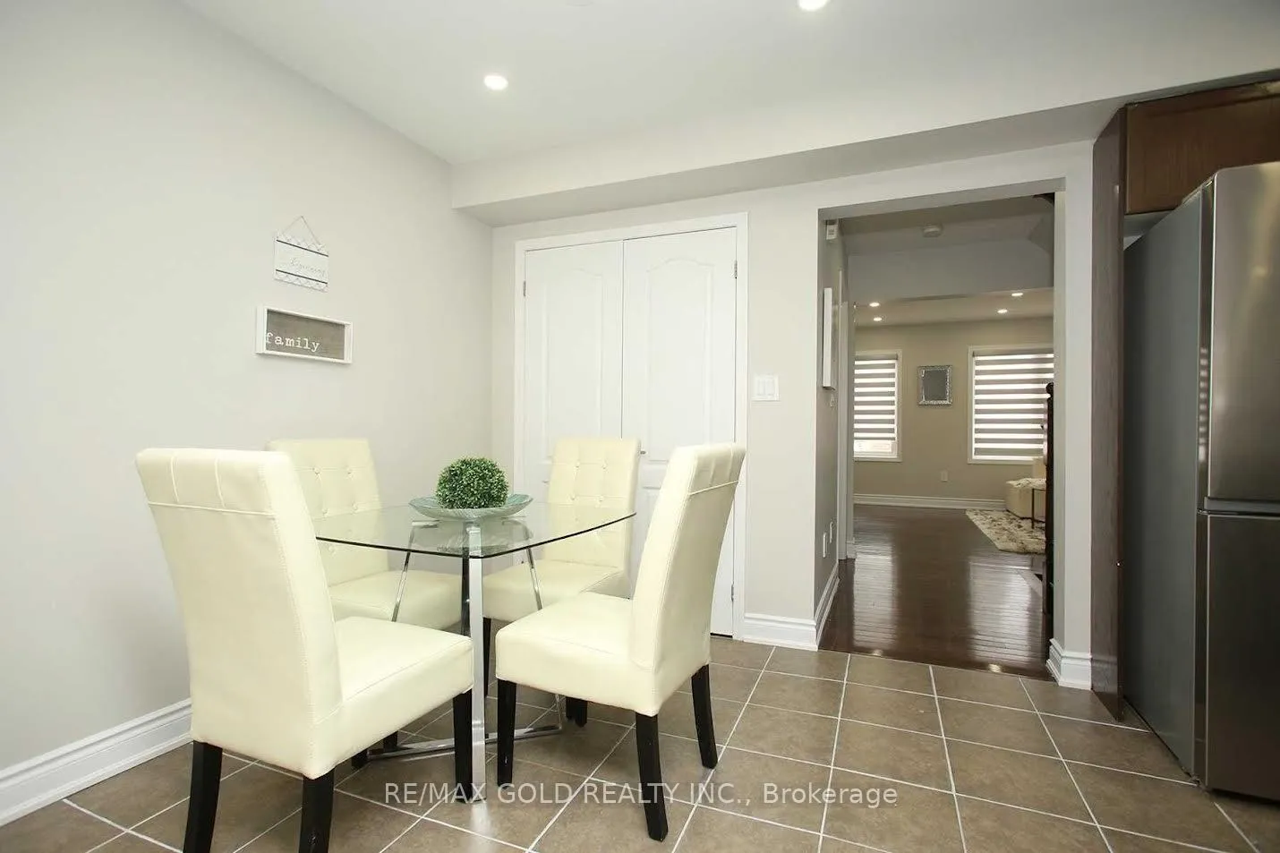 Photo 3 of 19 Betterton Crescent, Brampton, Northwest Brampton — HOMEH