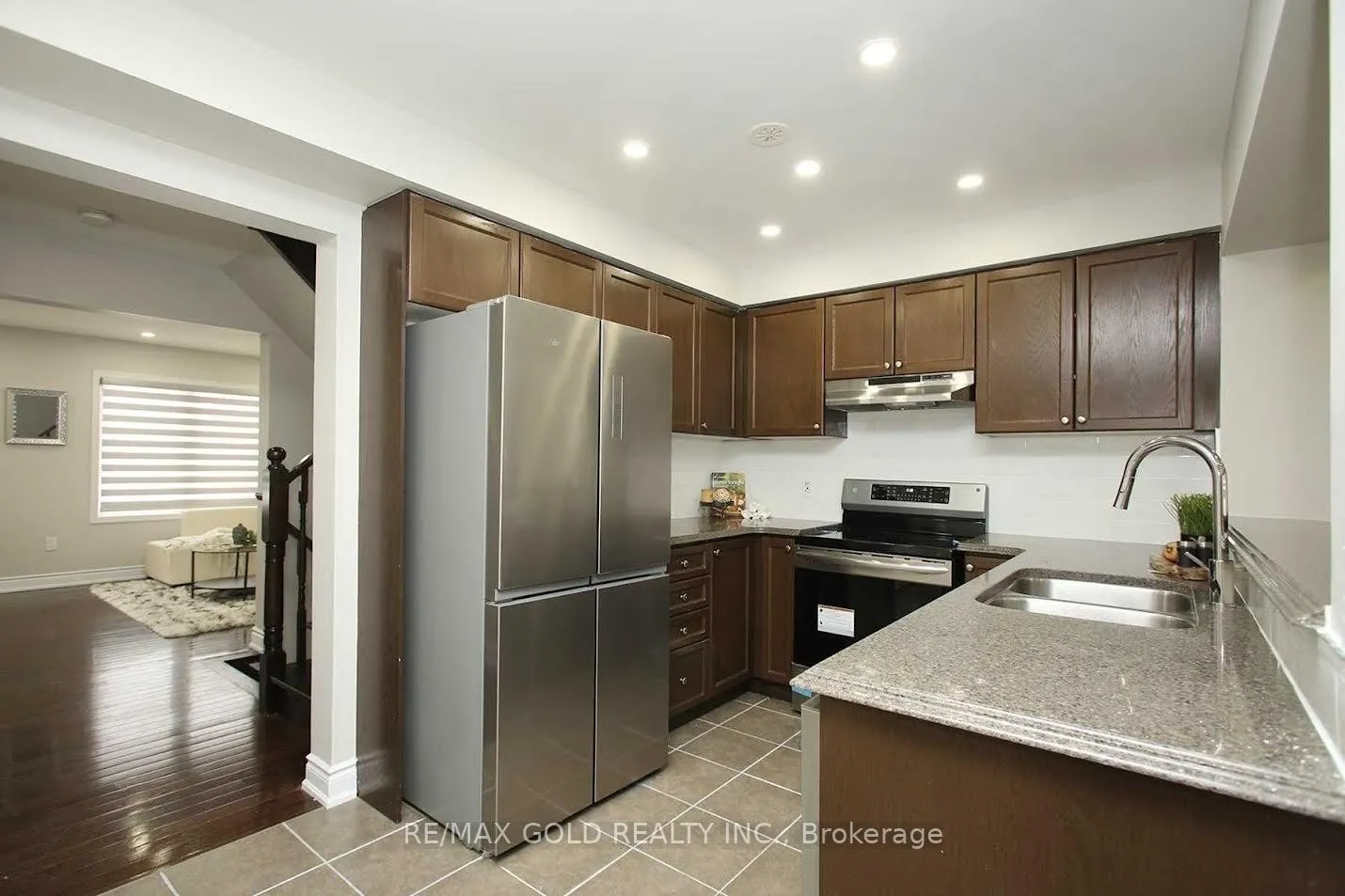 Photo 9 of 19 Betterton Crescent, Brampton, Northwest Brampton — HOMEH