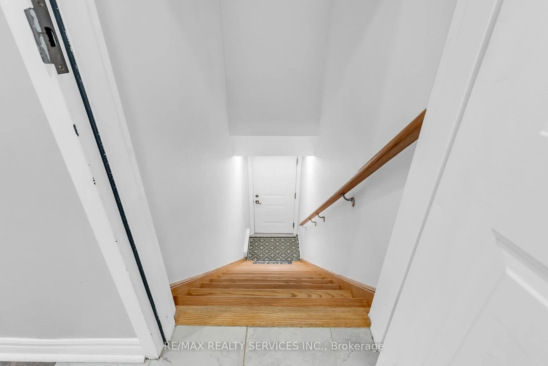 Photo 4 of Unit 185, 200 Veterans Drive, Brampton, Northwest Brampton — HOMEH