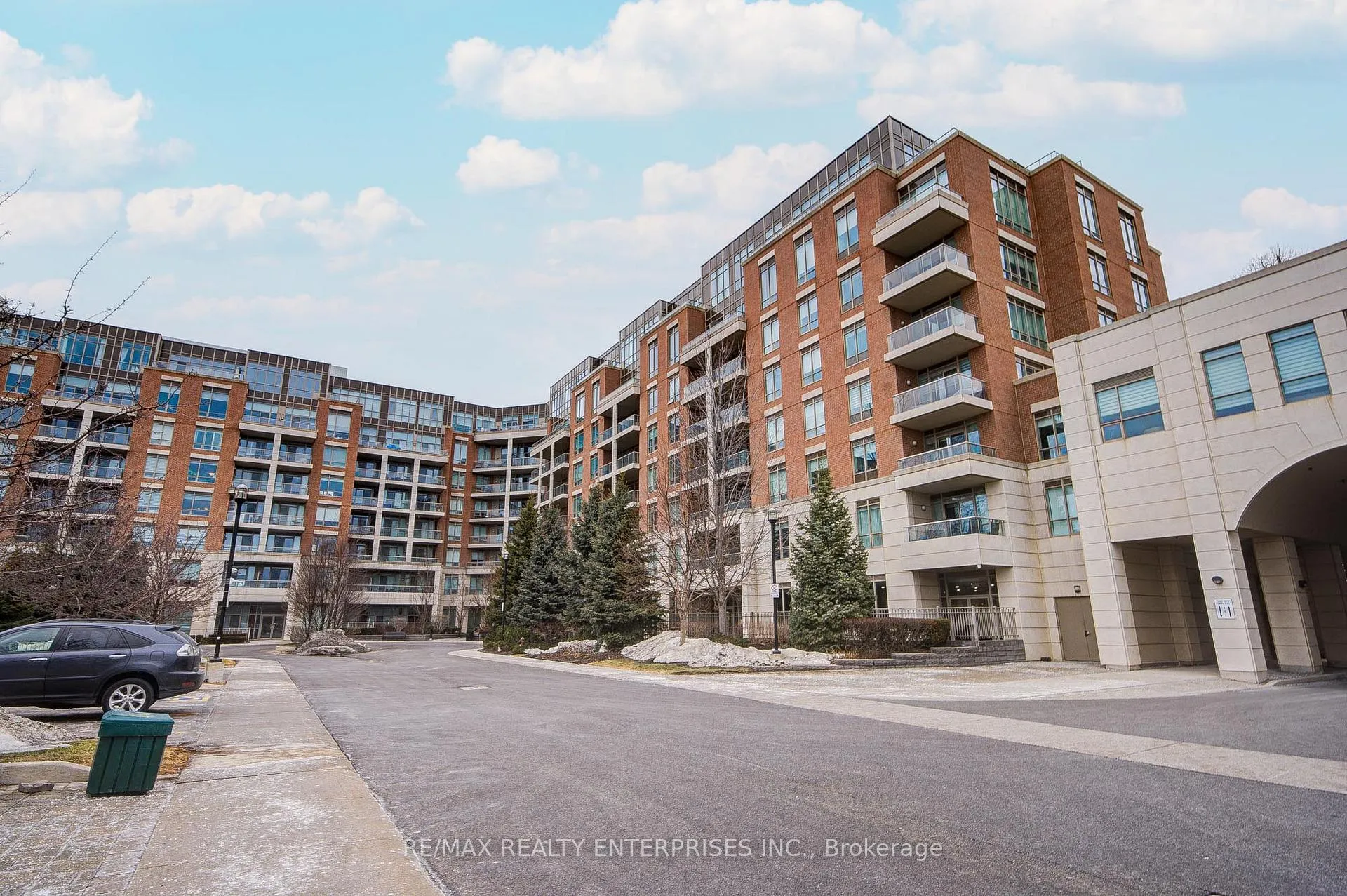 Photo 2 of Unit 607, 2480 Prince Michael Drive, Oakville, Joshua Creek — HOMEH