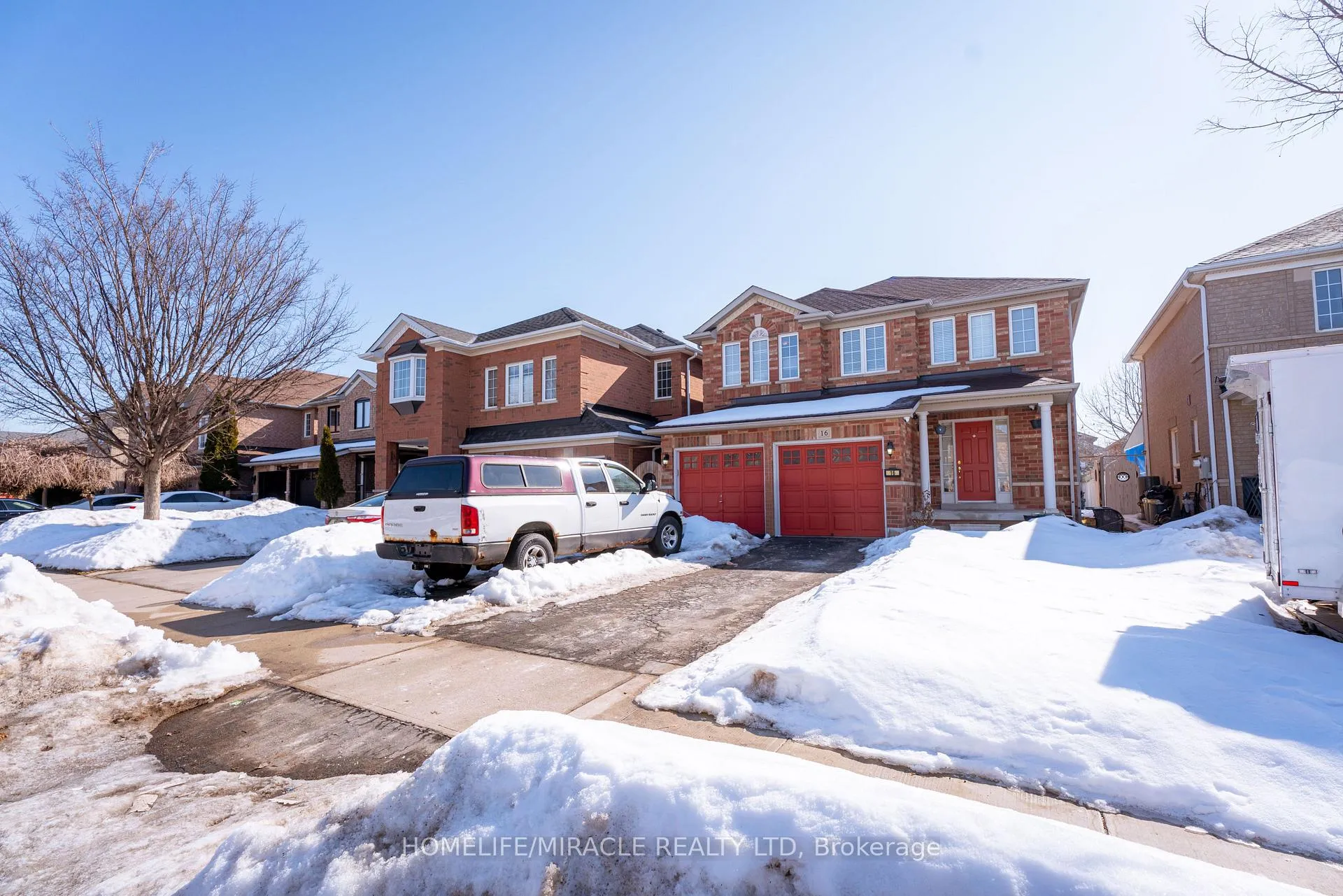 Photo 3 of 16 Dunure Crescent, Brampton, Fletcher's Meadow — HOMEH