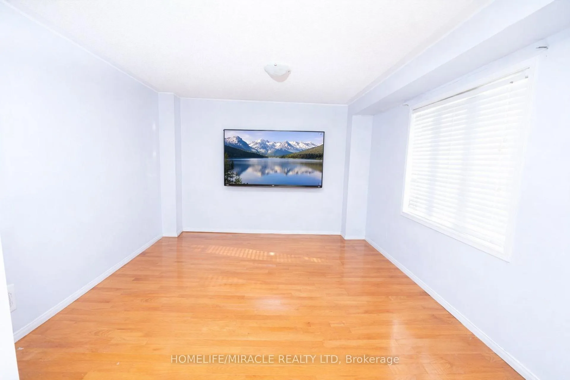 Photo 11 of 16 Dunure Crescent, Brampton, Fletcher's Meadow — HOMEH