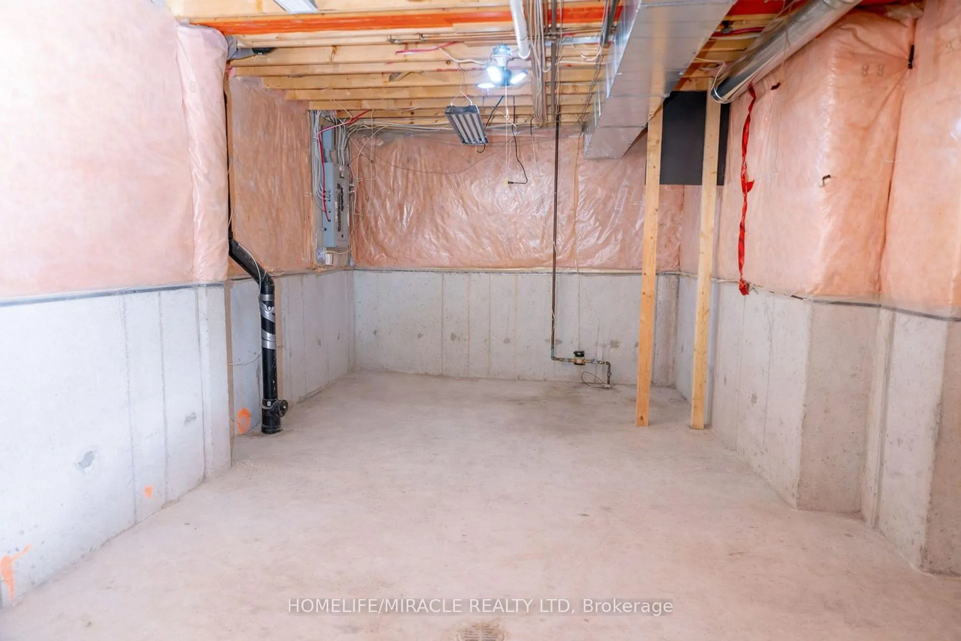 Photo 30 of 16 Dunure Crescent, Brampton, Fletcher's Meadow — HOMEH
