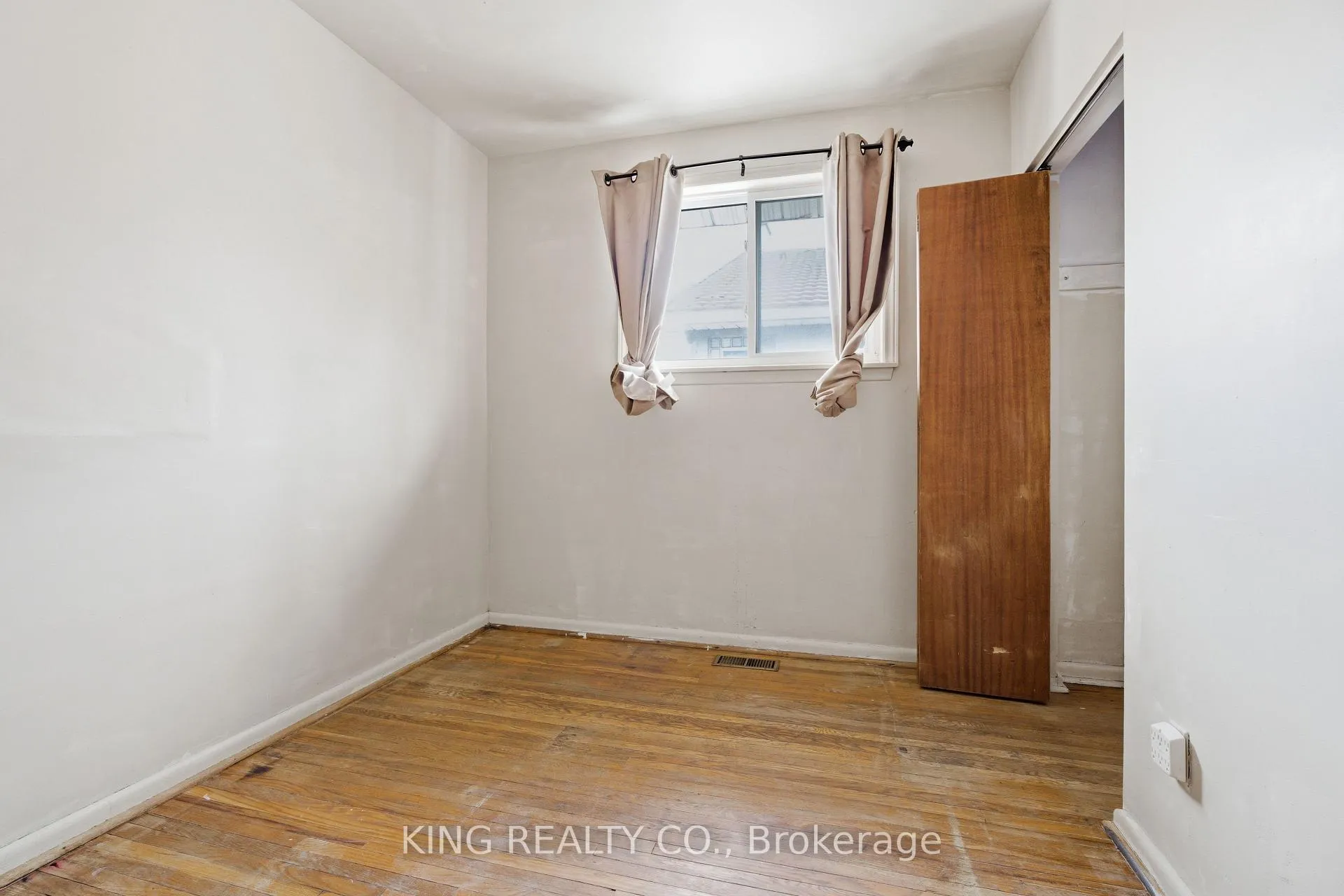 Photo 17 of 57 Lakeland Drive, Etobicoke, Thistletown-Beaumonde Heights — HOMEH