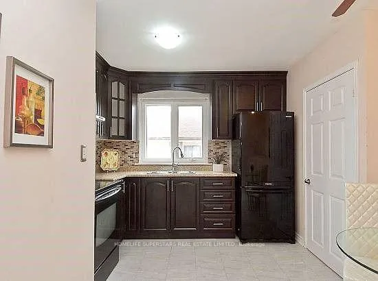 Photo 8 of 14 Dorward Drive, Etobicoke, Mount Olive-Silverstone-Jamestown — HOMEH