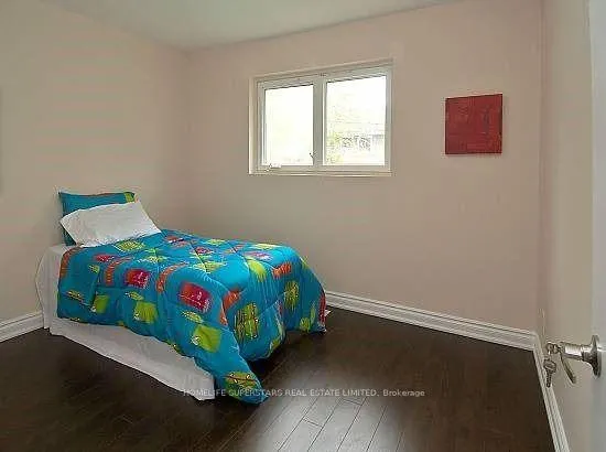 Photo 10 of 14 Dorward Drive, Etobicoke, Mount Olive-Silverstone-Jamestown — HOMEH