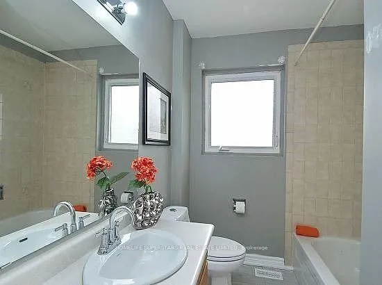 Photo 11 of 14 Dorward Drive, Etobicoke, Mount Olive-Silverstone-Jamestown — HOMEH