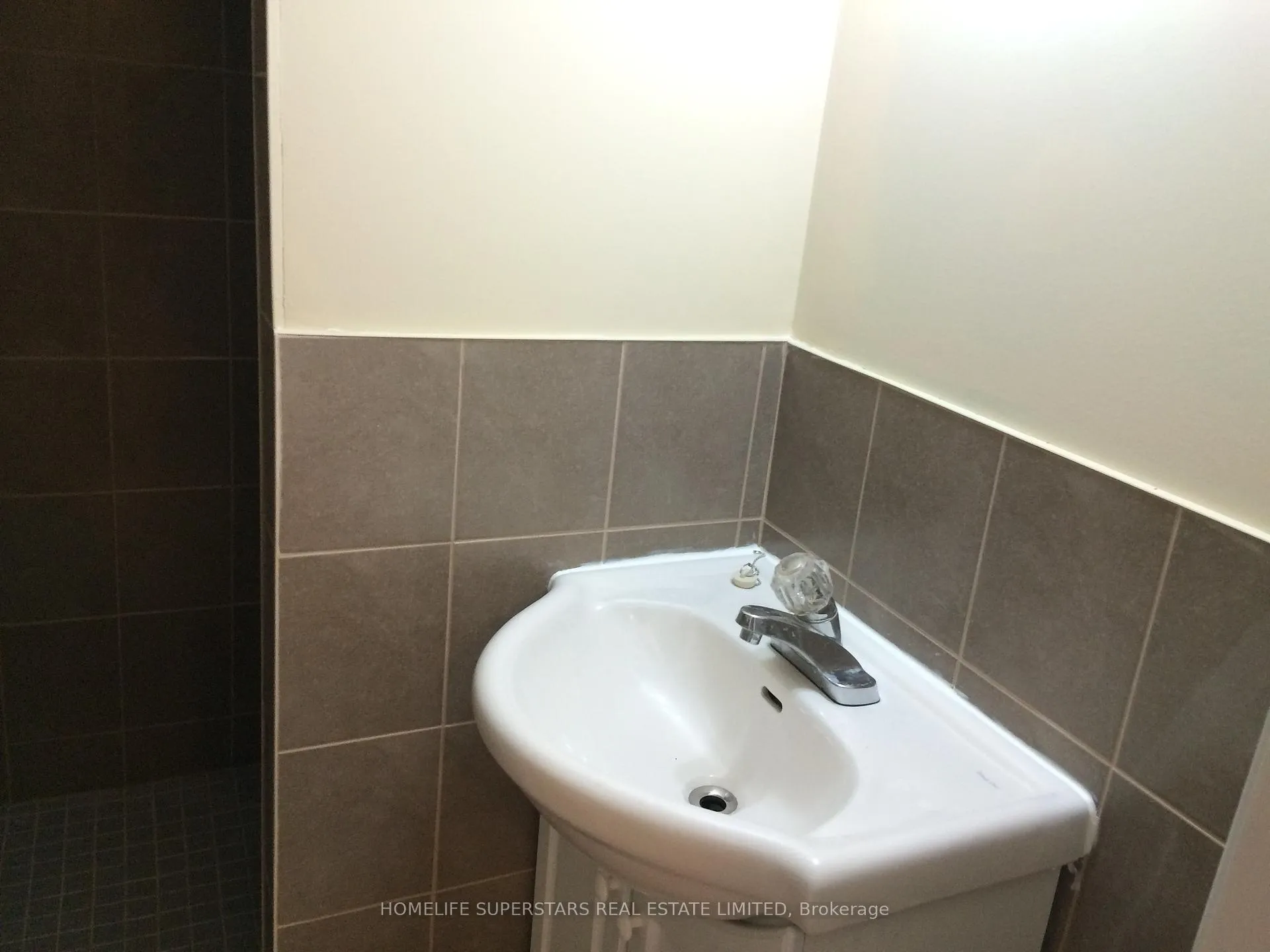 Photo 21 of 14 Dorward Drive, Etobicoke, Mount Olive-Silverstone-Jamestown — HOMEH