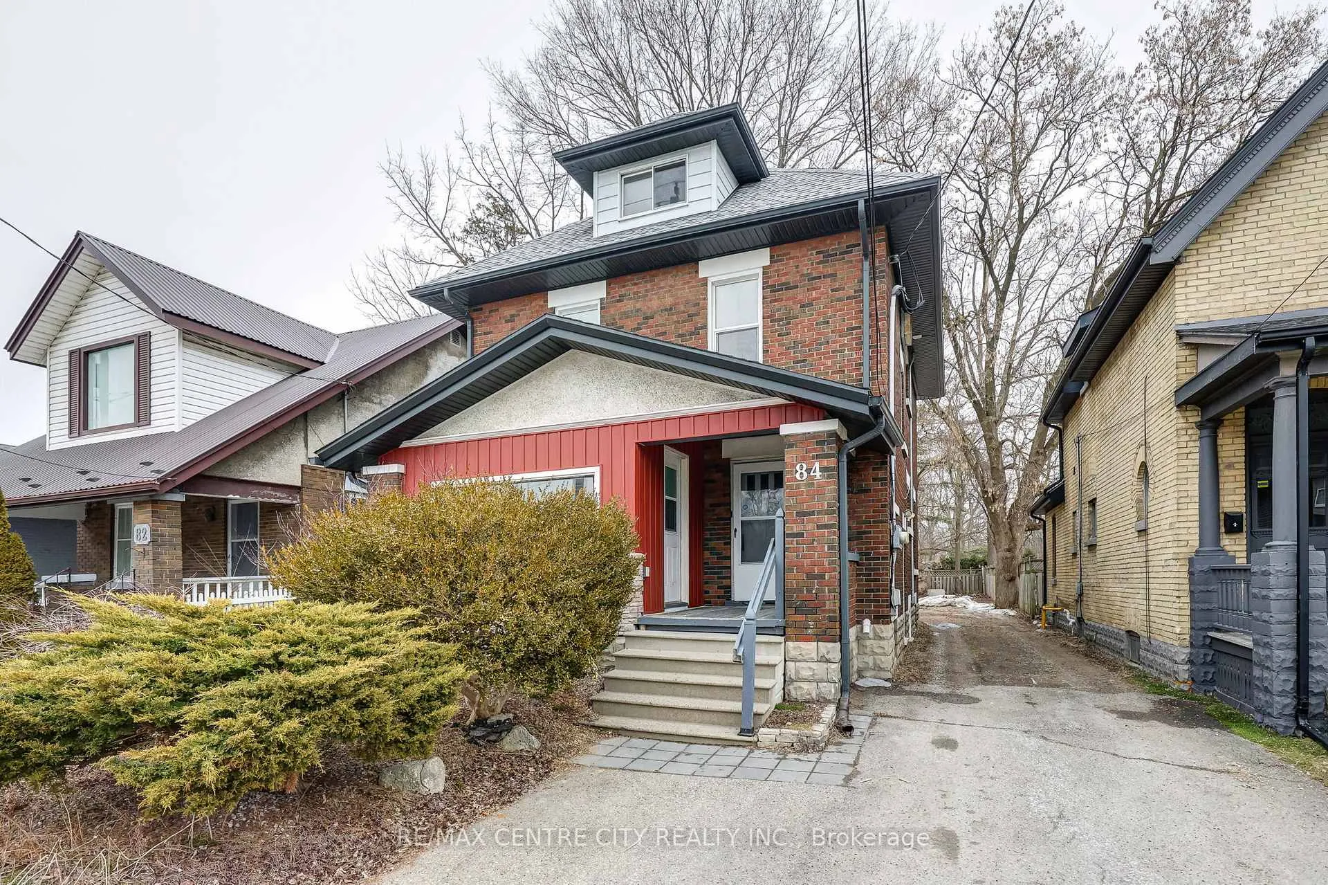 Front of 84 Wharncliffe Road S