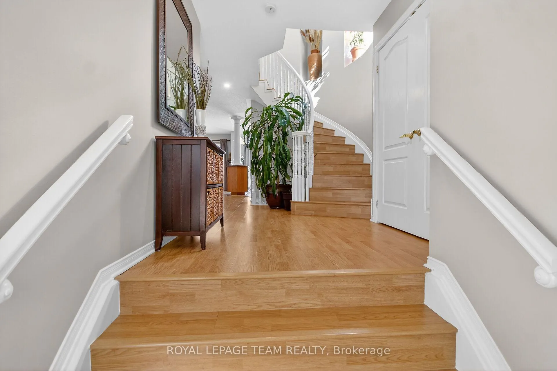 Photo 3 of 6302 Sablewood Place, Ottawa, Chapel Hill — HOMEH