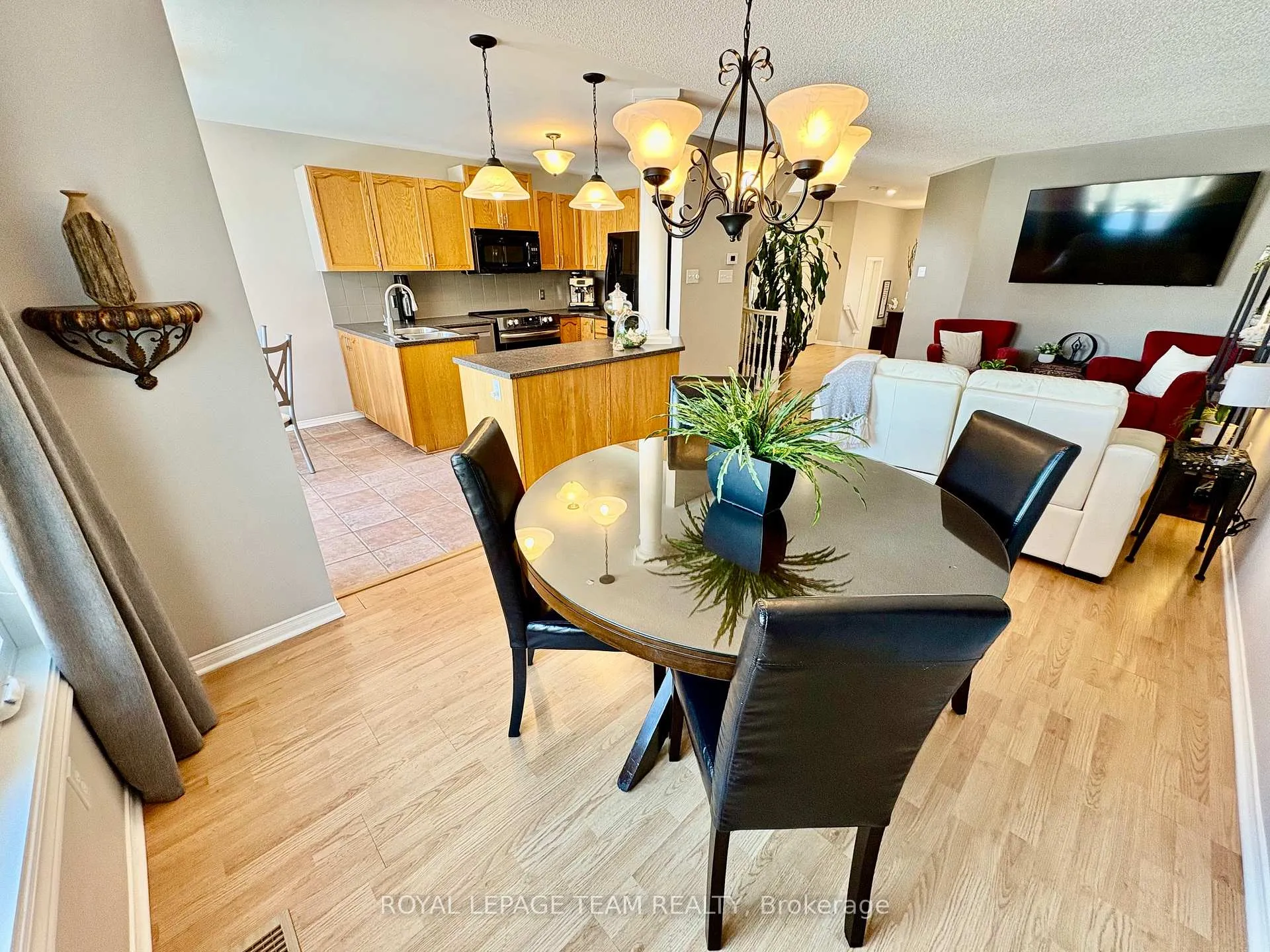Photo 9 of 6302 Sablewood Place, Ottawa, Chapel Hill — HOMEH