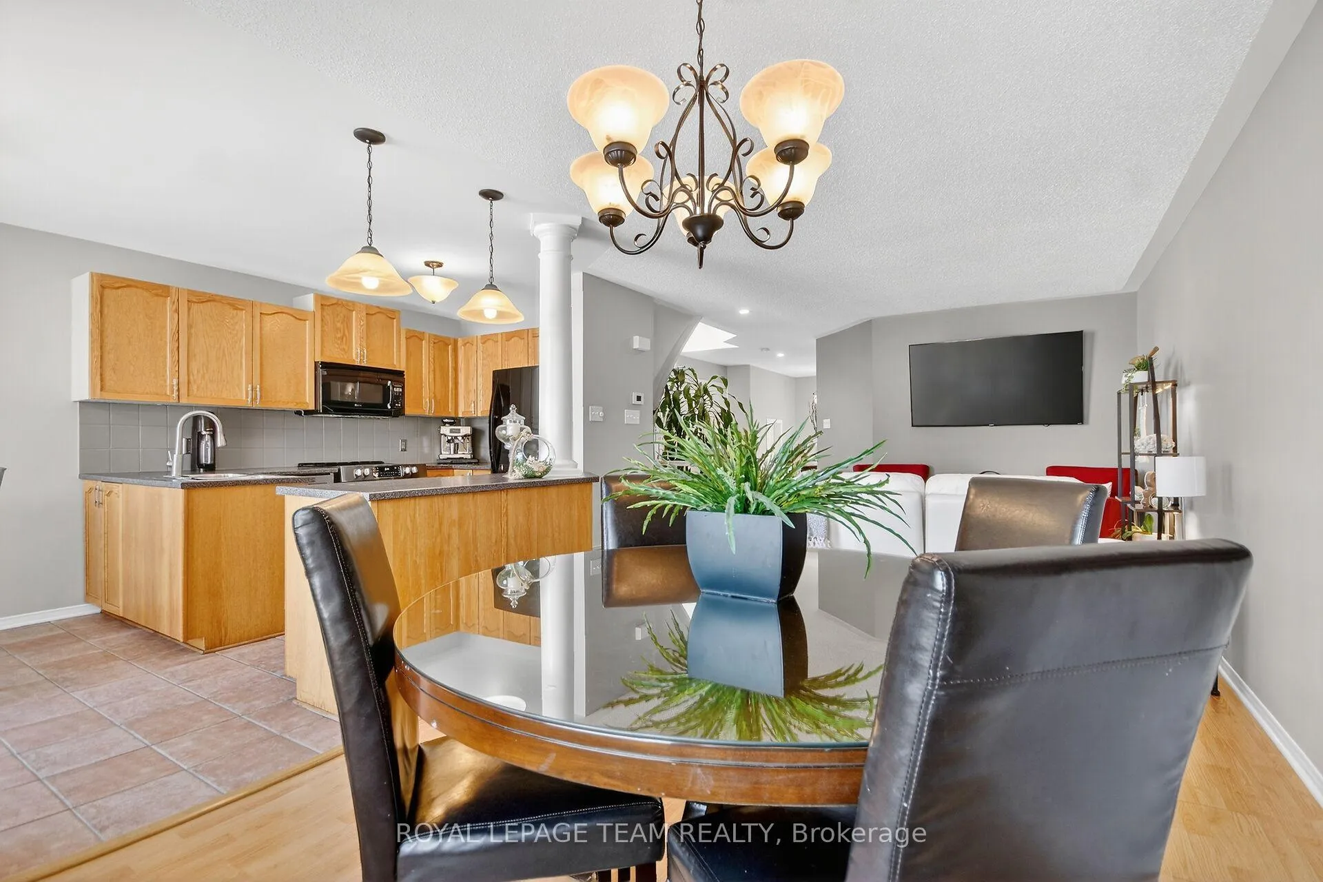 Photo 11 of 6302 Sablewood Place, Ottawa, Chapel Hill — HOMEH