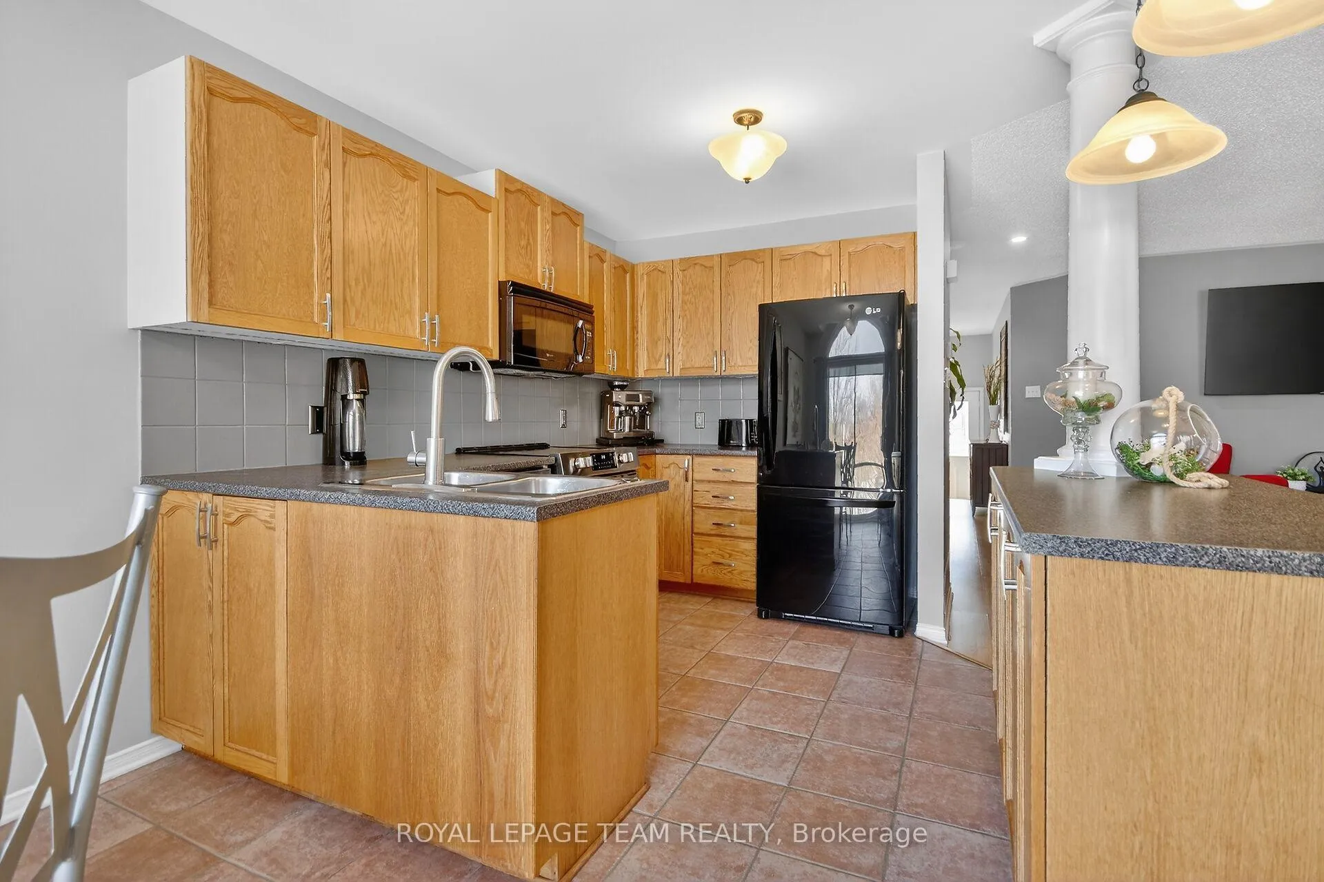 Photo 14 of 6302 Sablewood Place, Ottawa, Chapel Hill — HOMEH