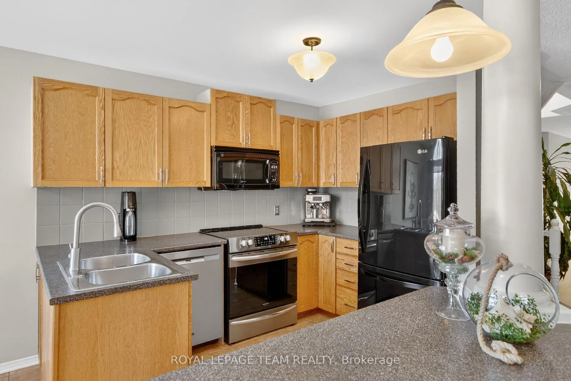 Photo 15 of 6302 Sablewood Place, Ottawa, Chapel Hill — HOMEH