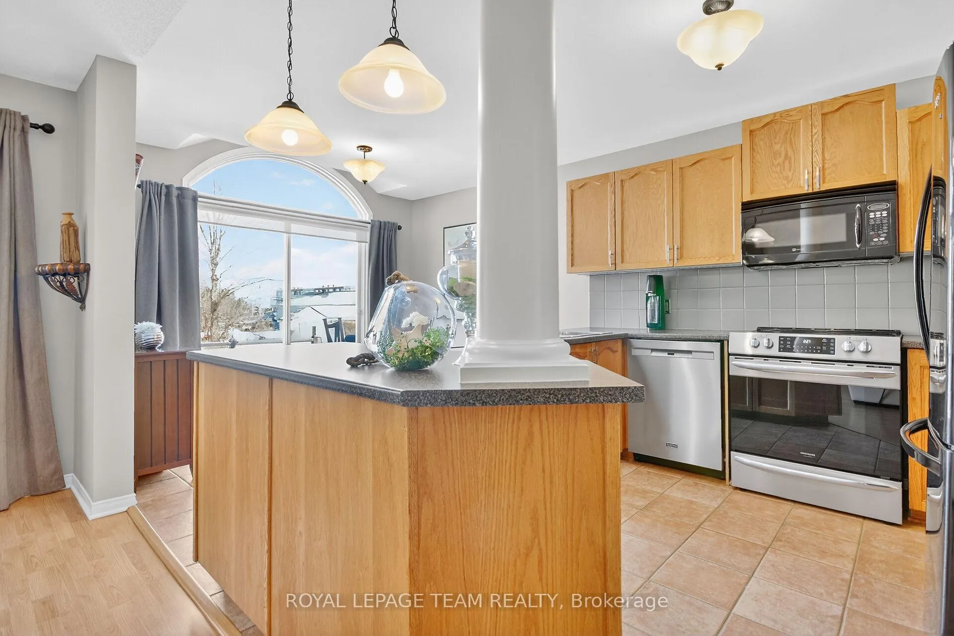 Photo 16 of 6302 Sablewood Place, Ottawa, Chapel Hill — HOMEH