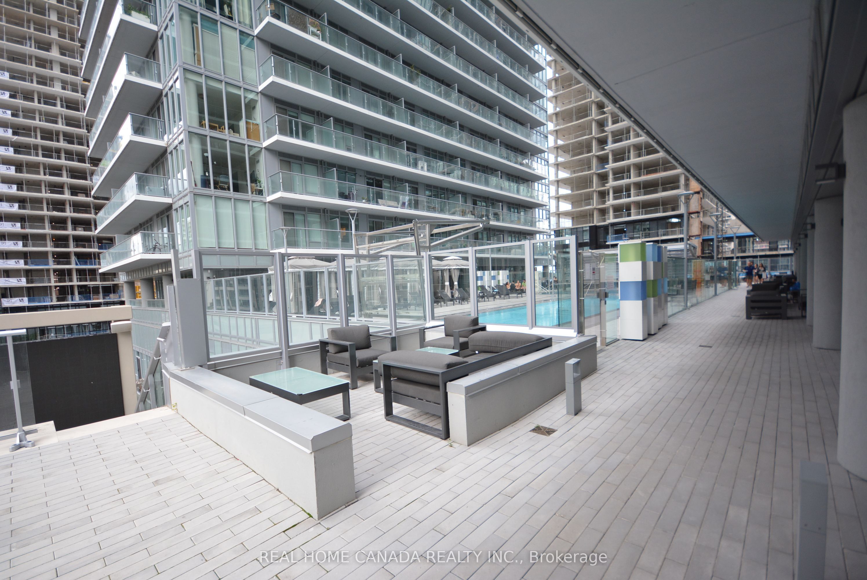 Photo 4 of Unit 2704, 195 Redpath Avenue, Toronto, Mount Pleasant West — HOMEH